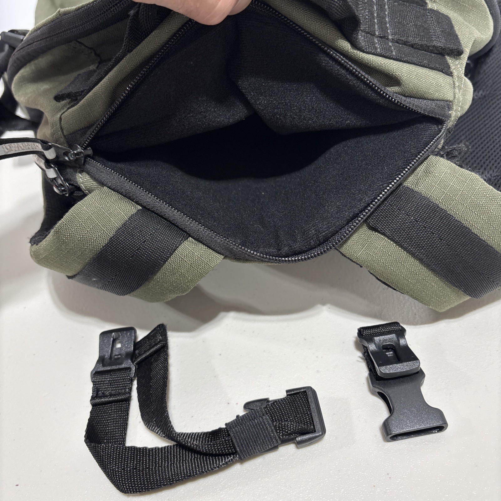 Oakley Men’s Utility Hiking School Laptop Travel Backpack Black Olive Green
