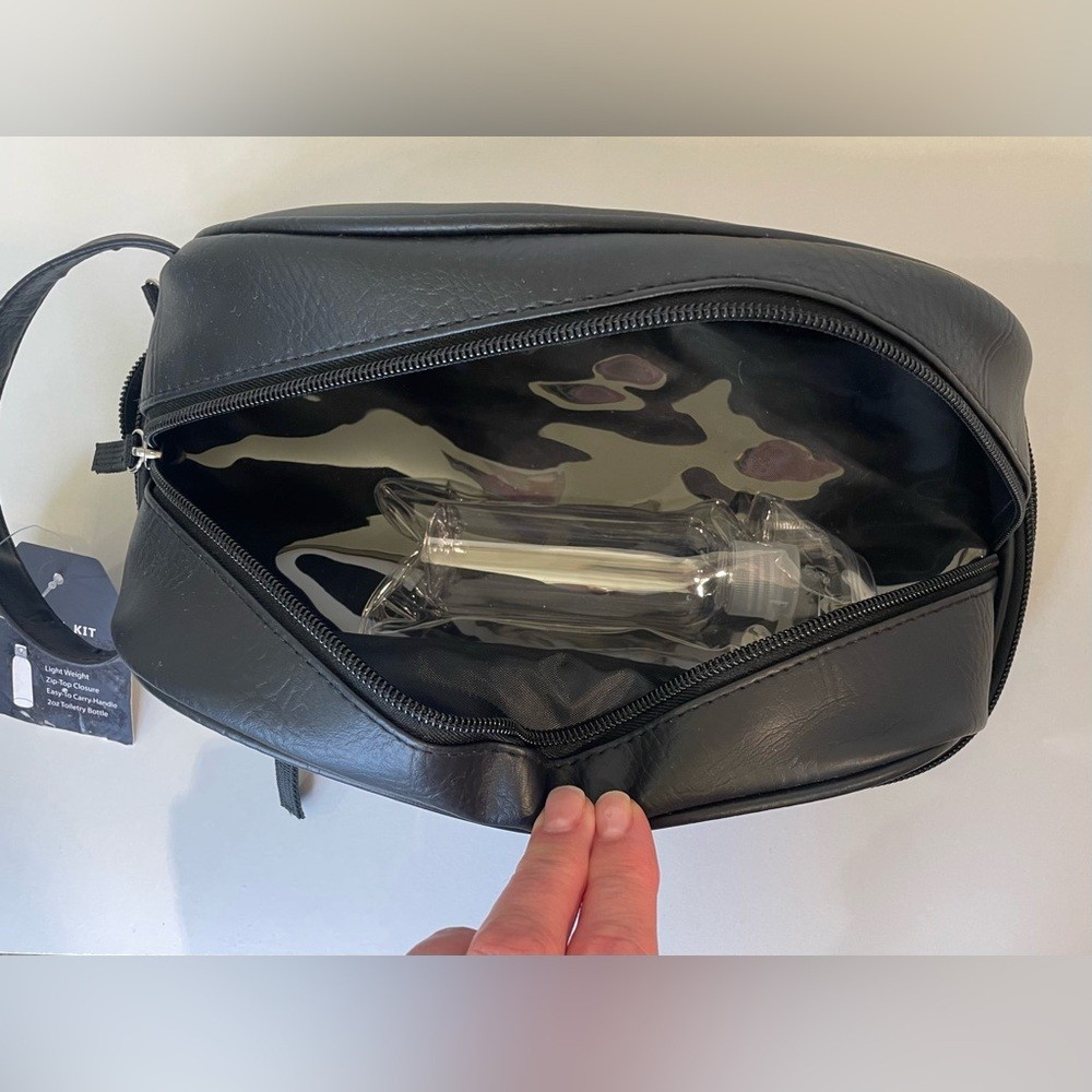 Original Penguin NWT Men’s Travel Kit Classic Black Toiletry Bag with bottle