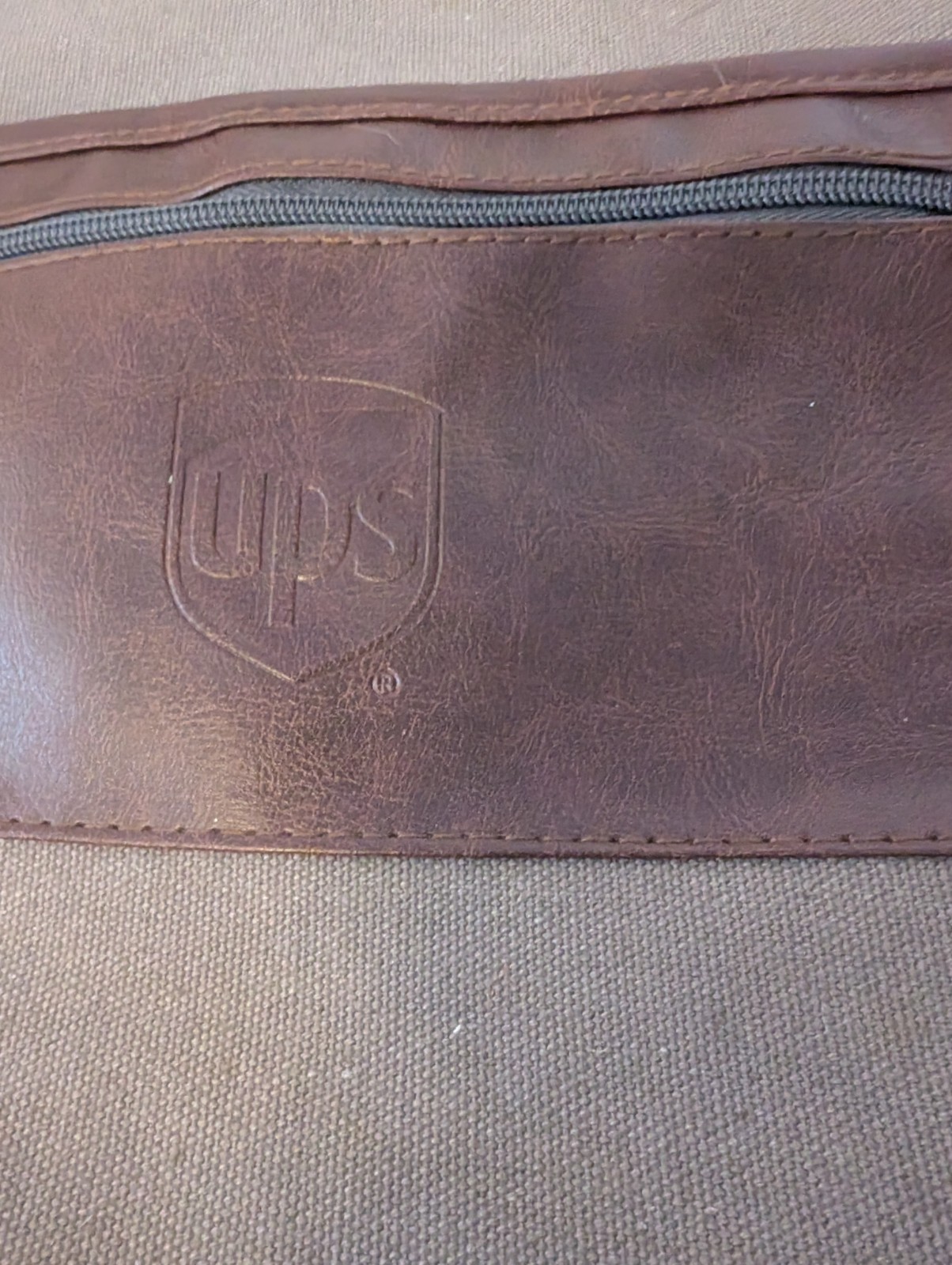 Field & Co. Collection Brown UPS Messenger VintageLeed’s