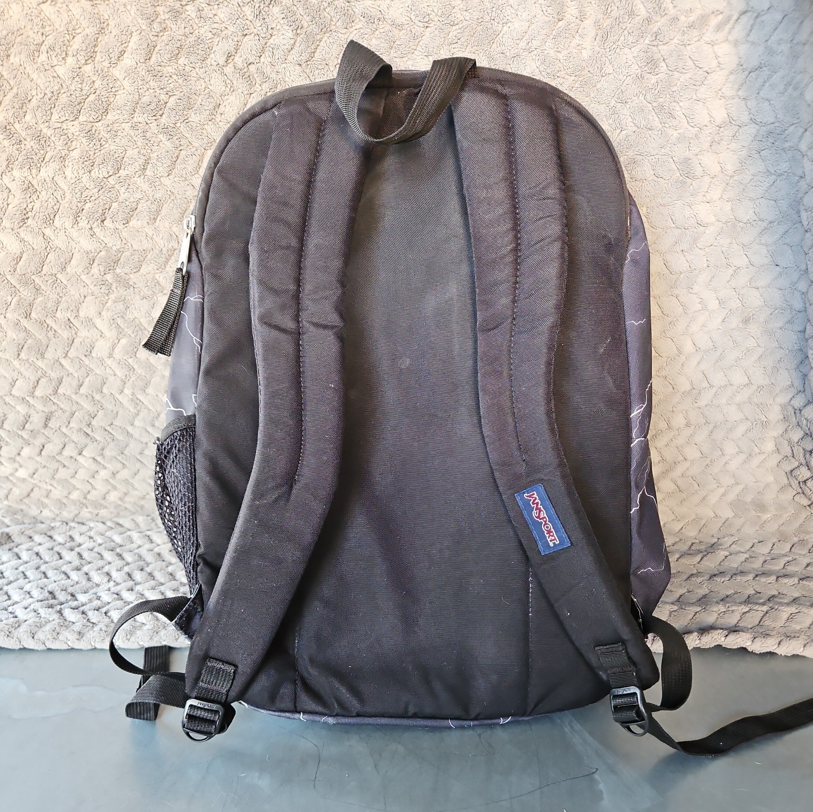 JanSport JS0A47AK Big Student Backpack 2100 cu in 34L 17 x 13 x 7.5 in
