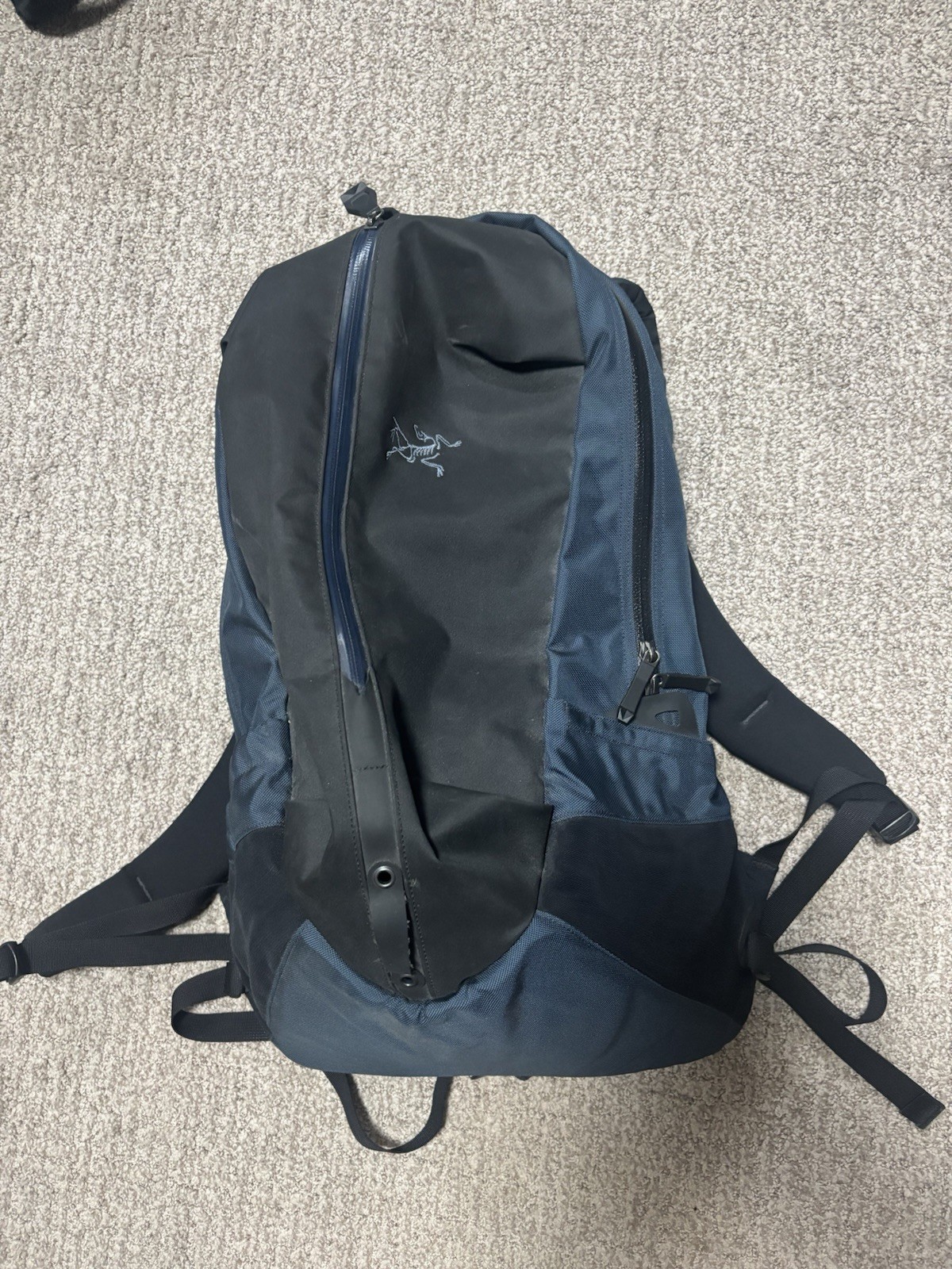 Arc’teryx Arro 22 Backpack Blue and Black Excellent Condition Discontinuedmodel