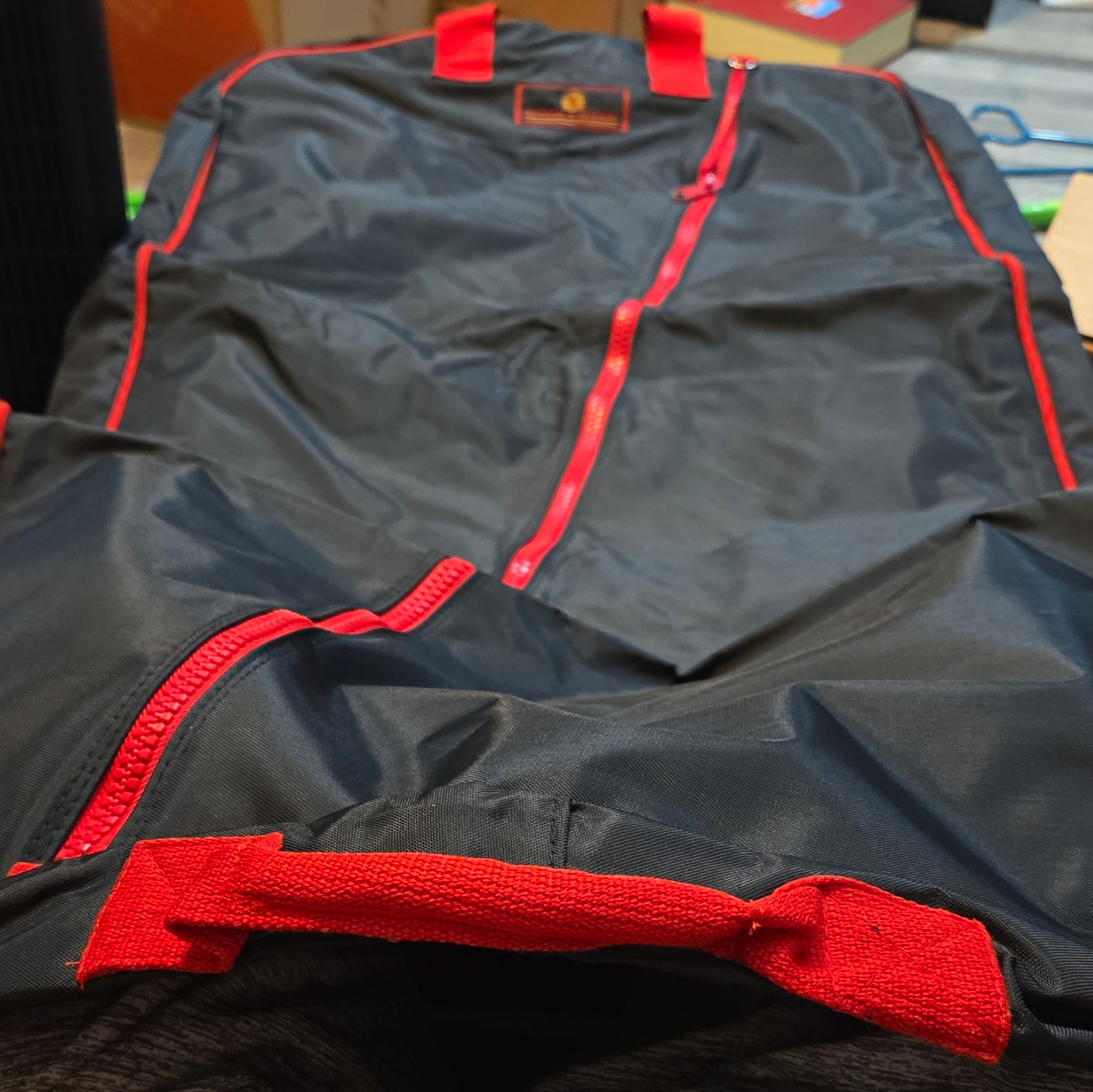 Benson & Hedges Black/Red Zip Garment Bag Folding Top Handle Travel Large