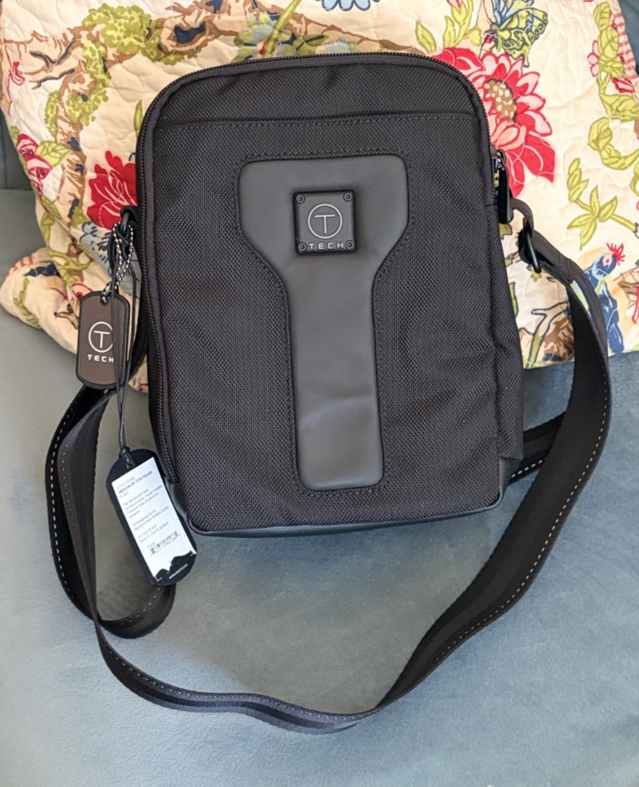 NWT Tumi T-Tech 057030D Adventure Medium Zip Tote Pouch Black Sling Crossbody
