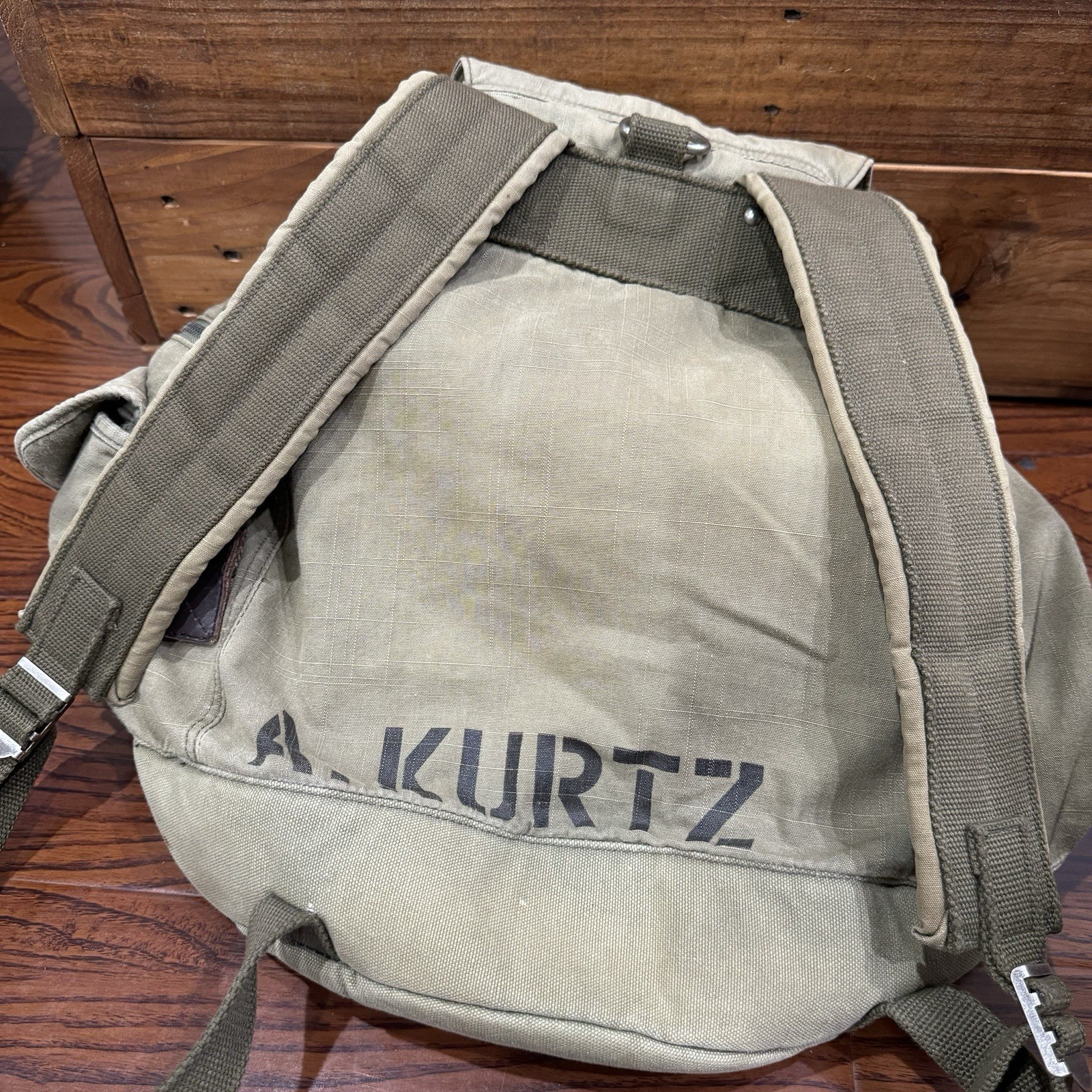 A KURTZ MENS Military Style BACKPACK Green GOOD CONDITION