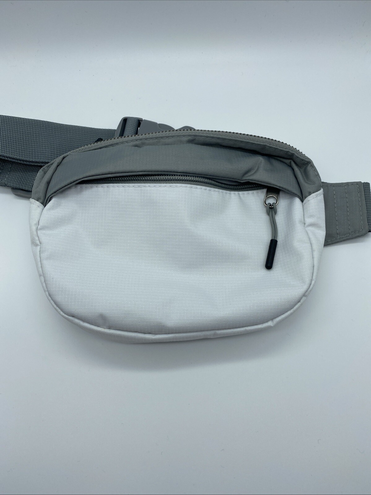 No Boundaries White Gray Oval Fanny Pack Synthetic Travel Hip Waist Zip Pockets