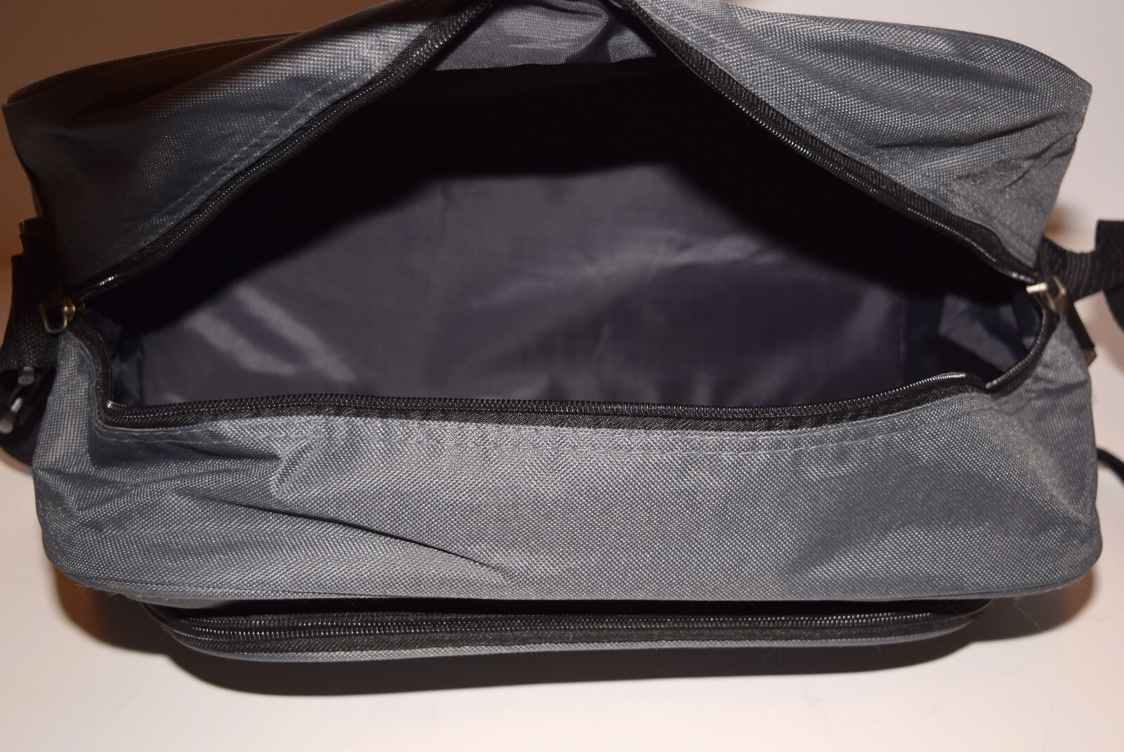 NWOT JEEP Gray Adjustable Strap Zip Closure Canvas Messenger Shoulder Bag