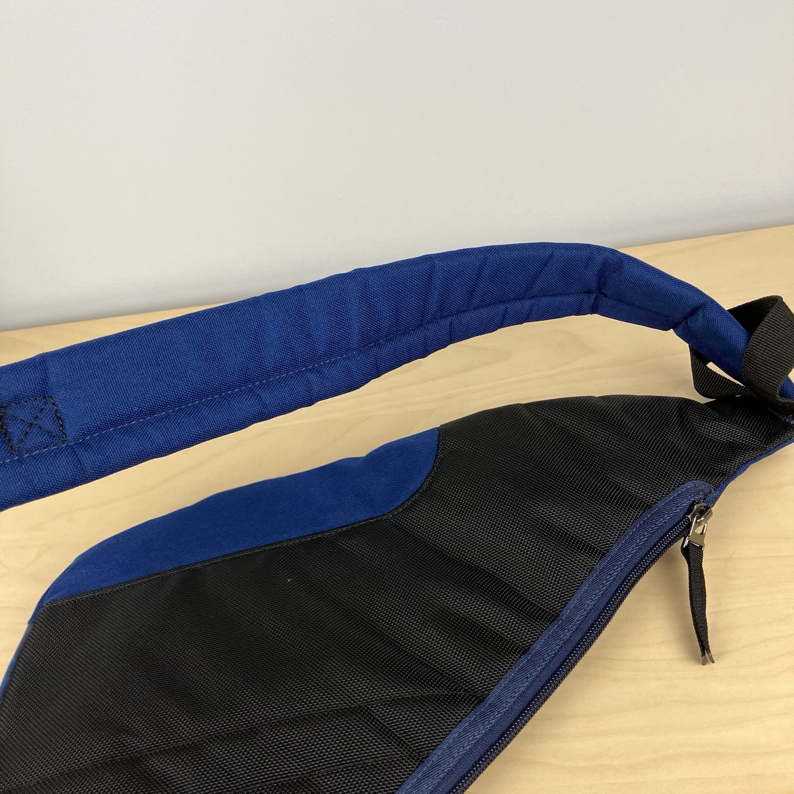 Victorinox Swiss Army Sling Backpack One Strap Shoulder Bag Blue & Black