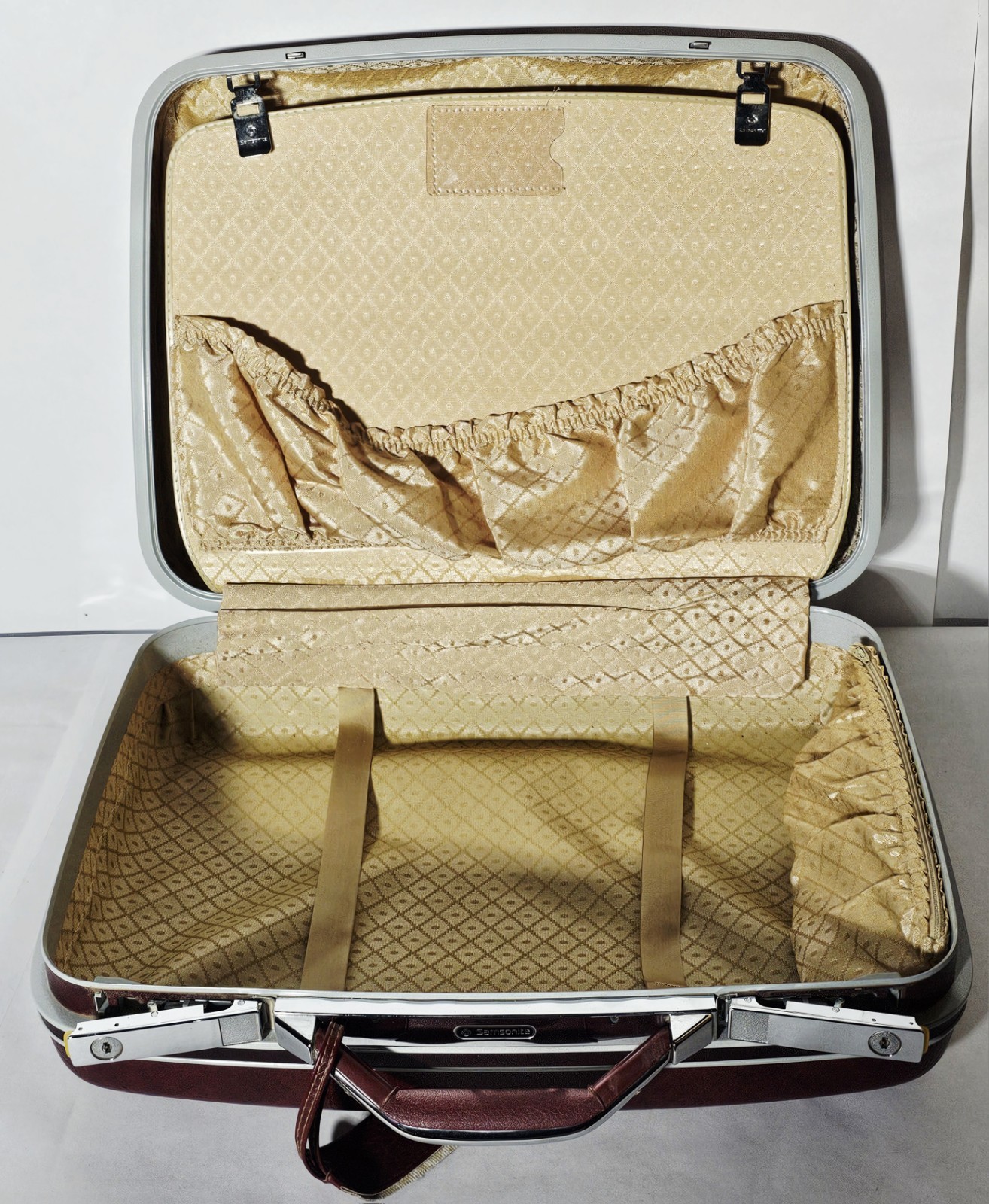 ***Vintage Samsonite Hard Shell Briefcase (Red/Brown) 20″x16″x6” (Missing Key)