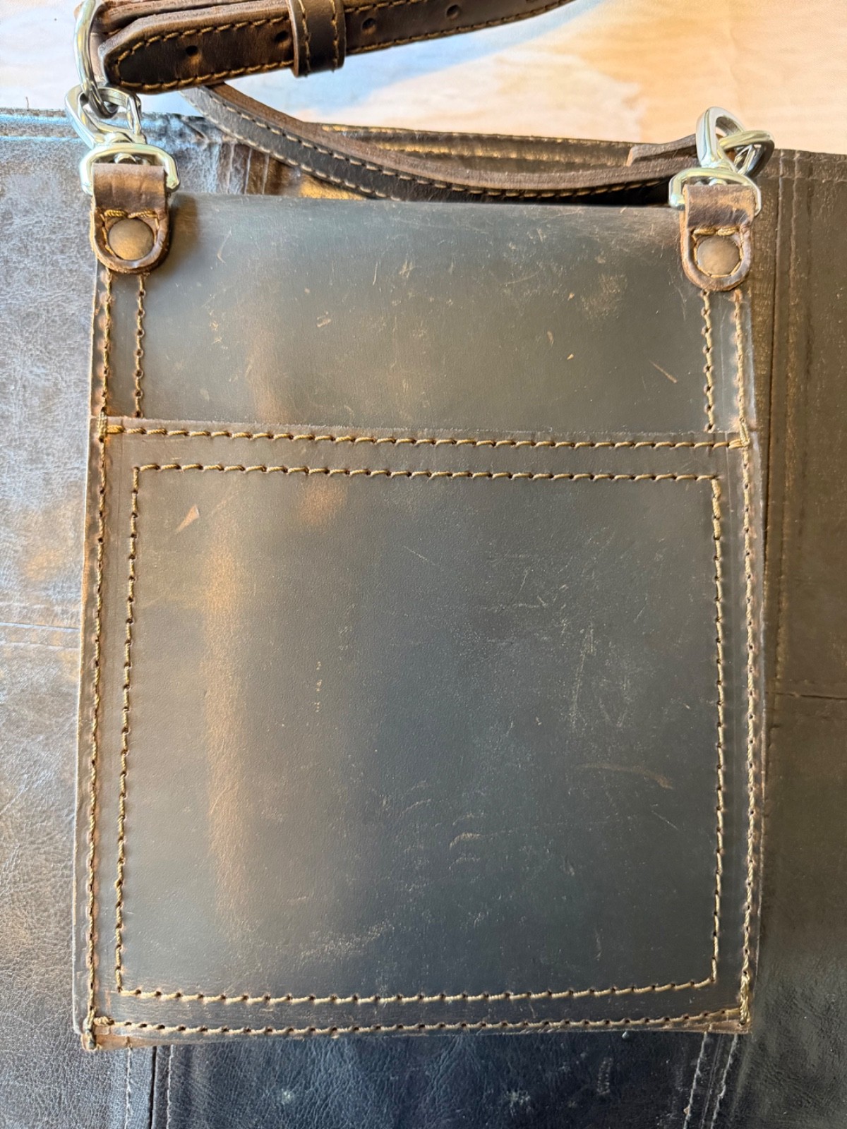 Saddleback Leather Co Crossbody Small Messenger Bag Dark Brown Leather RARE
