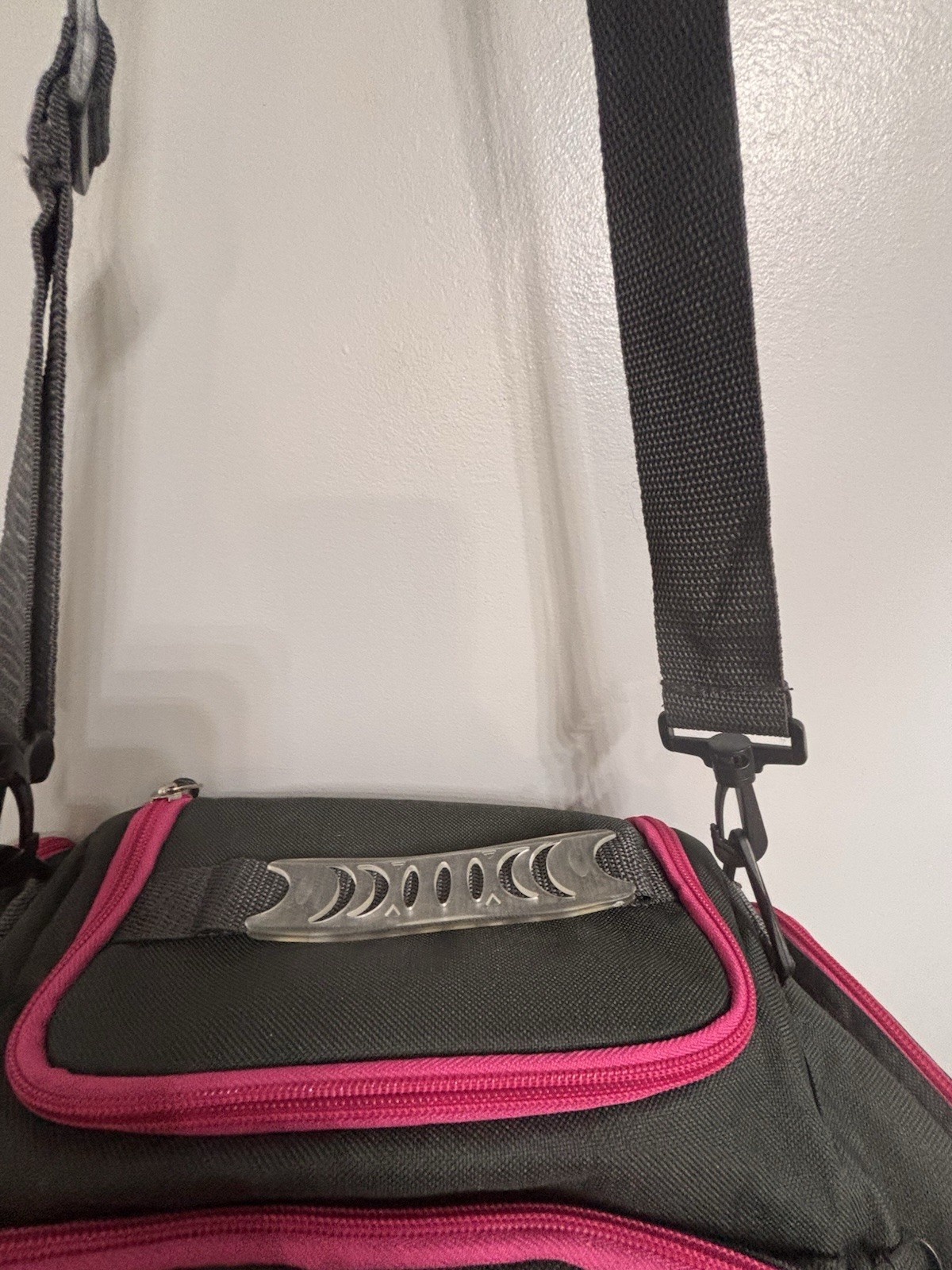Cabela’s Black Pink Shoulder Duffle Gear Bag Adjustable Strap Multi-Pocket