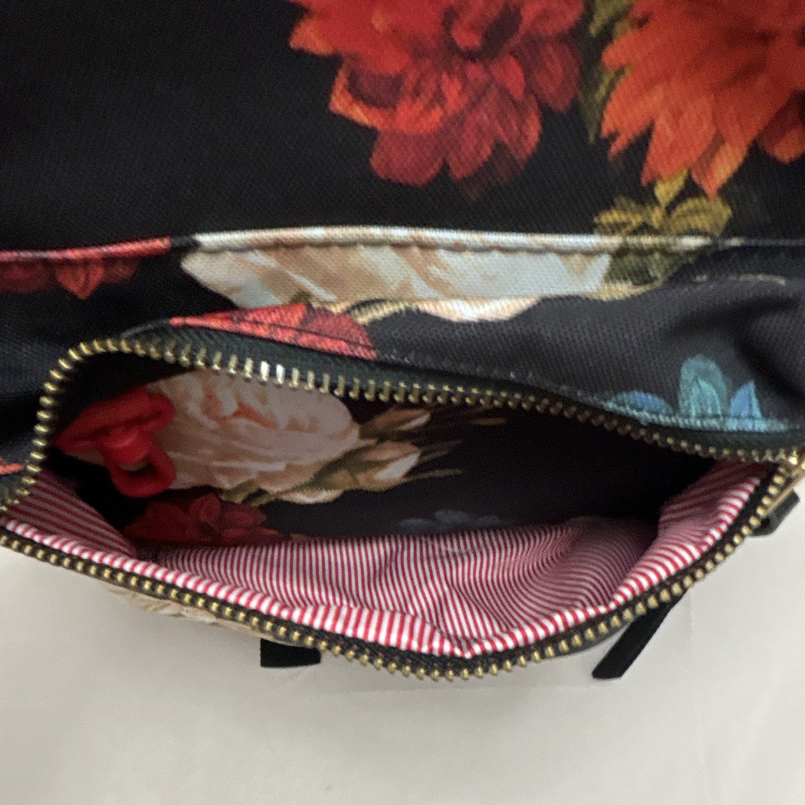 Herschel Supply Co Black Red/White/Blue Floral Backpack Pre-Owned