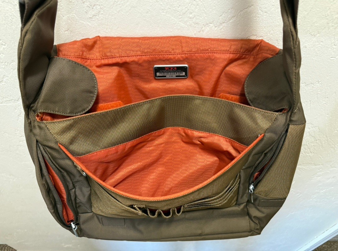 Tumi-T-Tech #5112B Messenger Bag Travel Shoulder Carrier Brown