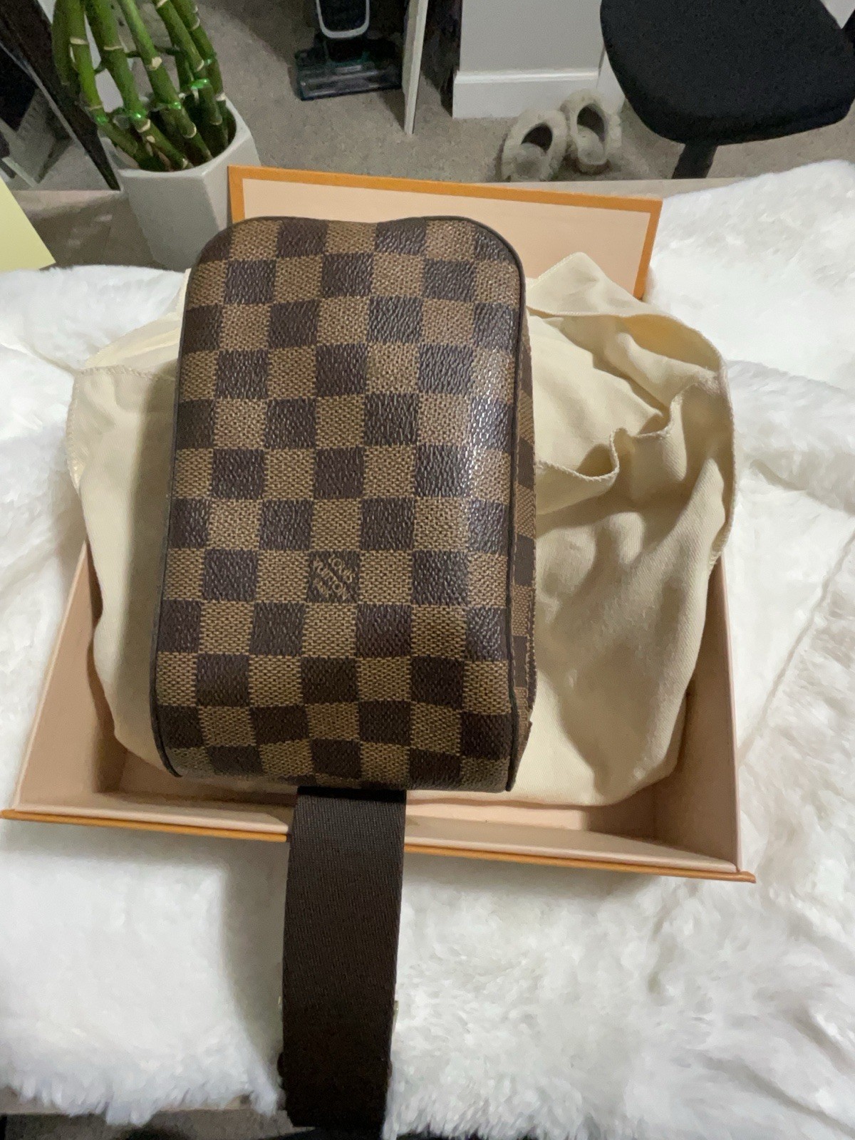 Louis Vuitton Damier Checkered Brown Crossbody Bag Zip Closure Adjustable Strap