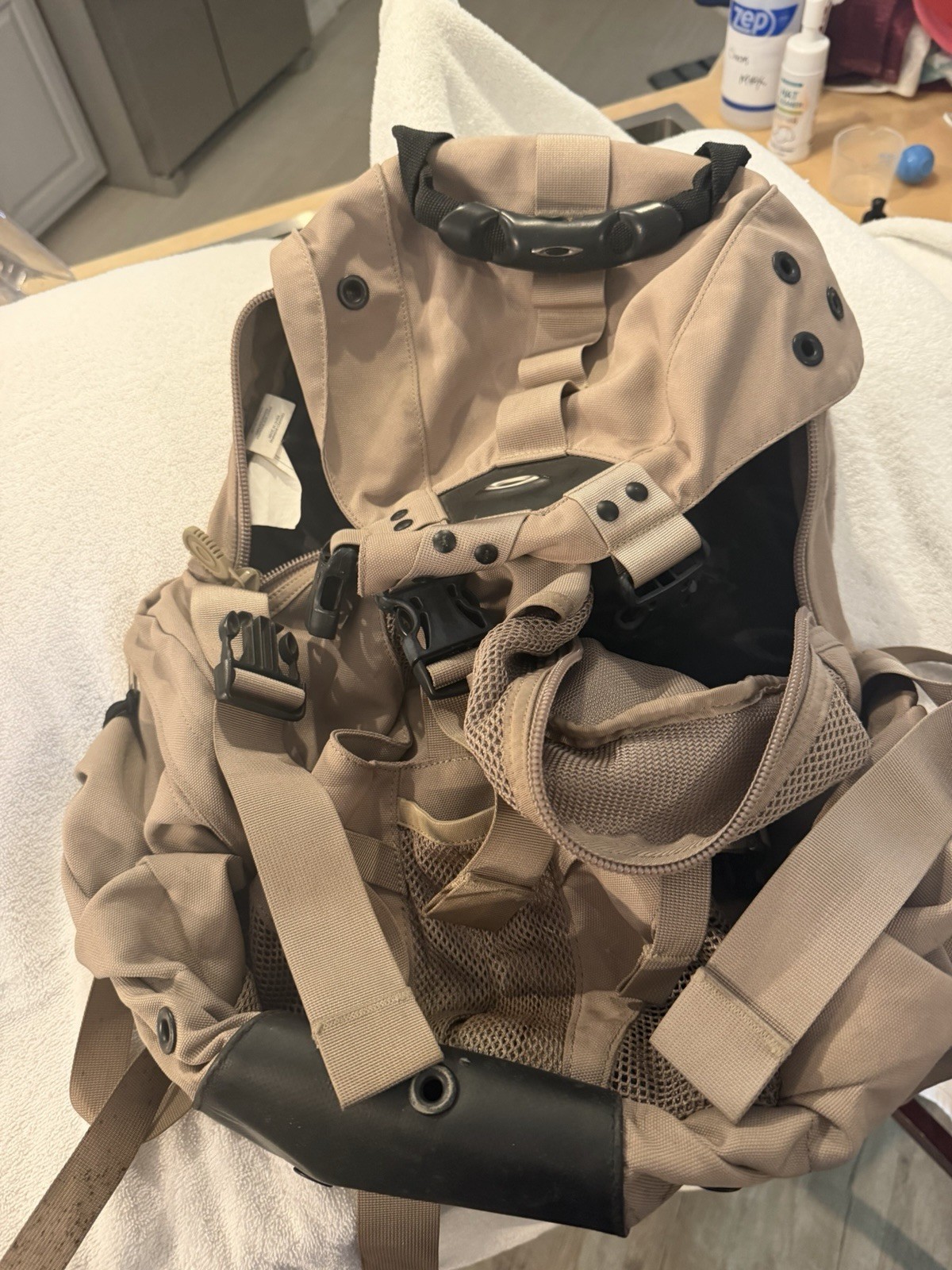 VINTAGE Oakley Icon Backpack – RARE Skull Edition – Tan Sand Gorpcore Techwear