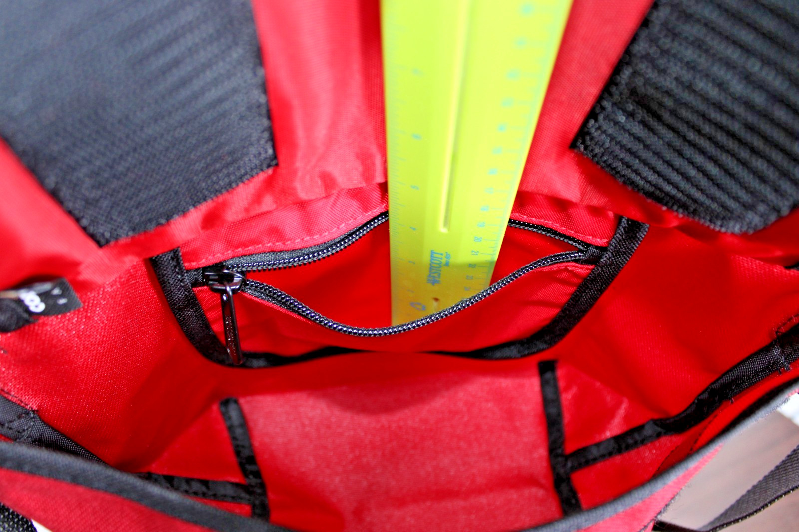 Manhattan Portage Messenger Bag Hook-and-Loop Closure Zip Pocket RED