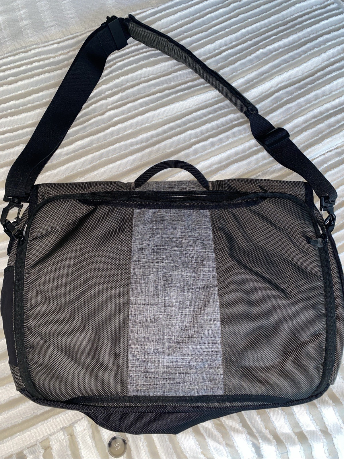 Timbuk2 Classic Laptop Messenger Bag Two-Tone Gray crossbody luggage travel