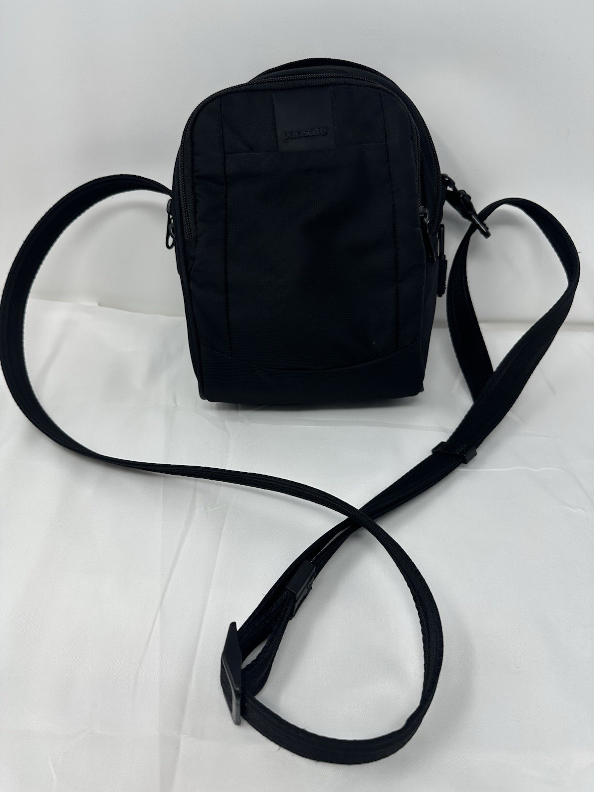 Passage Metrosafe LS100 Anti-Theft Crossbody Bag Black Unisex ExoMesh 9×7″ RFID