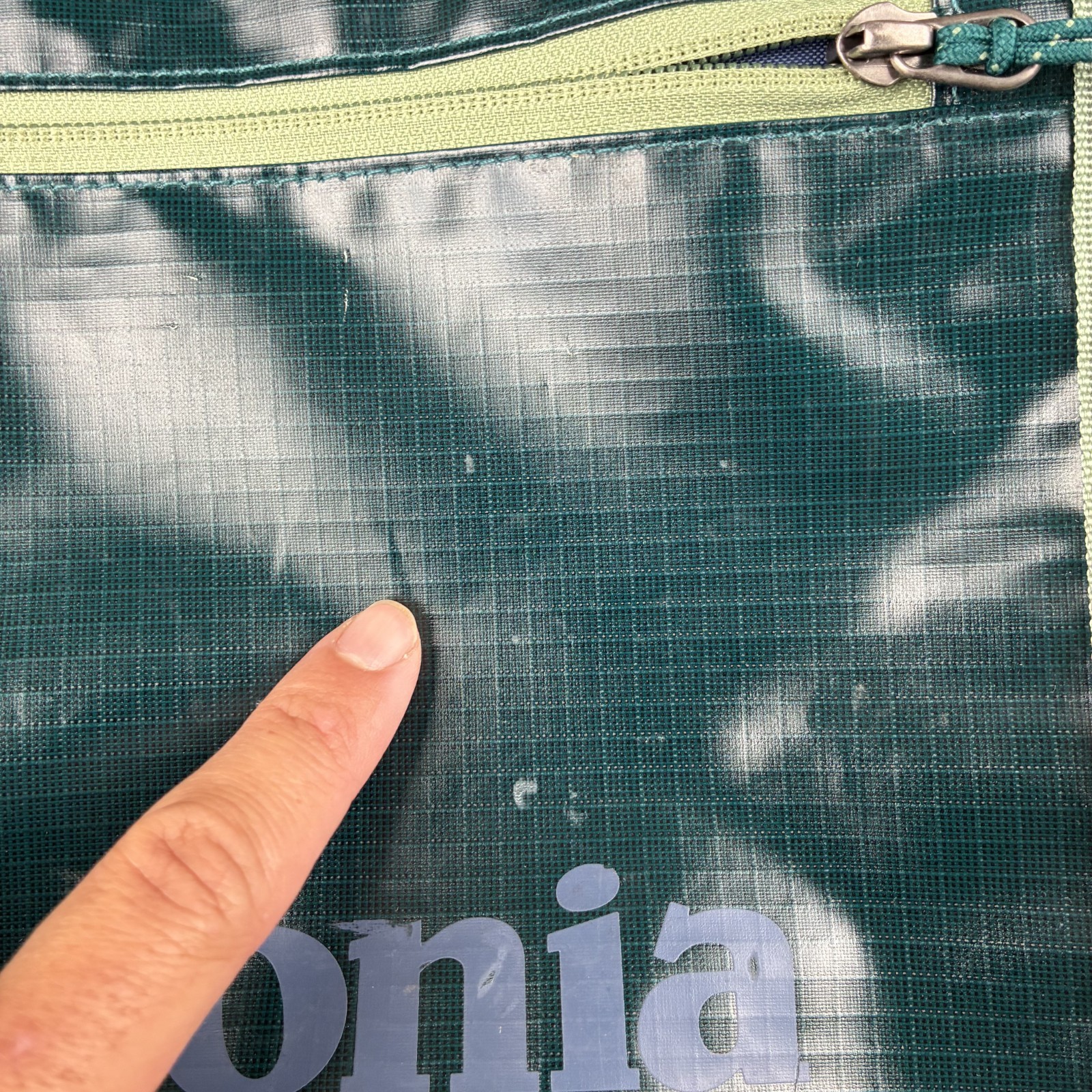 Patagonia Black Hole Mini MLC 26L Green Discontinued Backpack Luggage Shiny