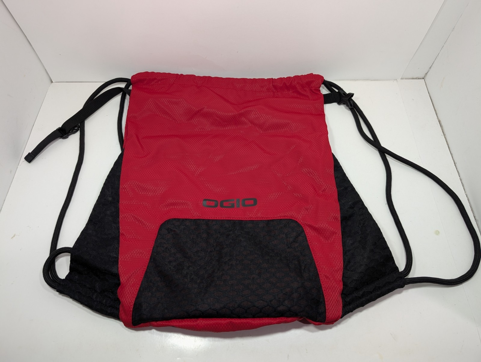 OGIO Boundary Cinch Pack Commuter Day Pack Laptop Travel Bag Red 18×14 Inches