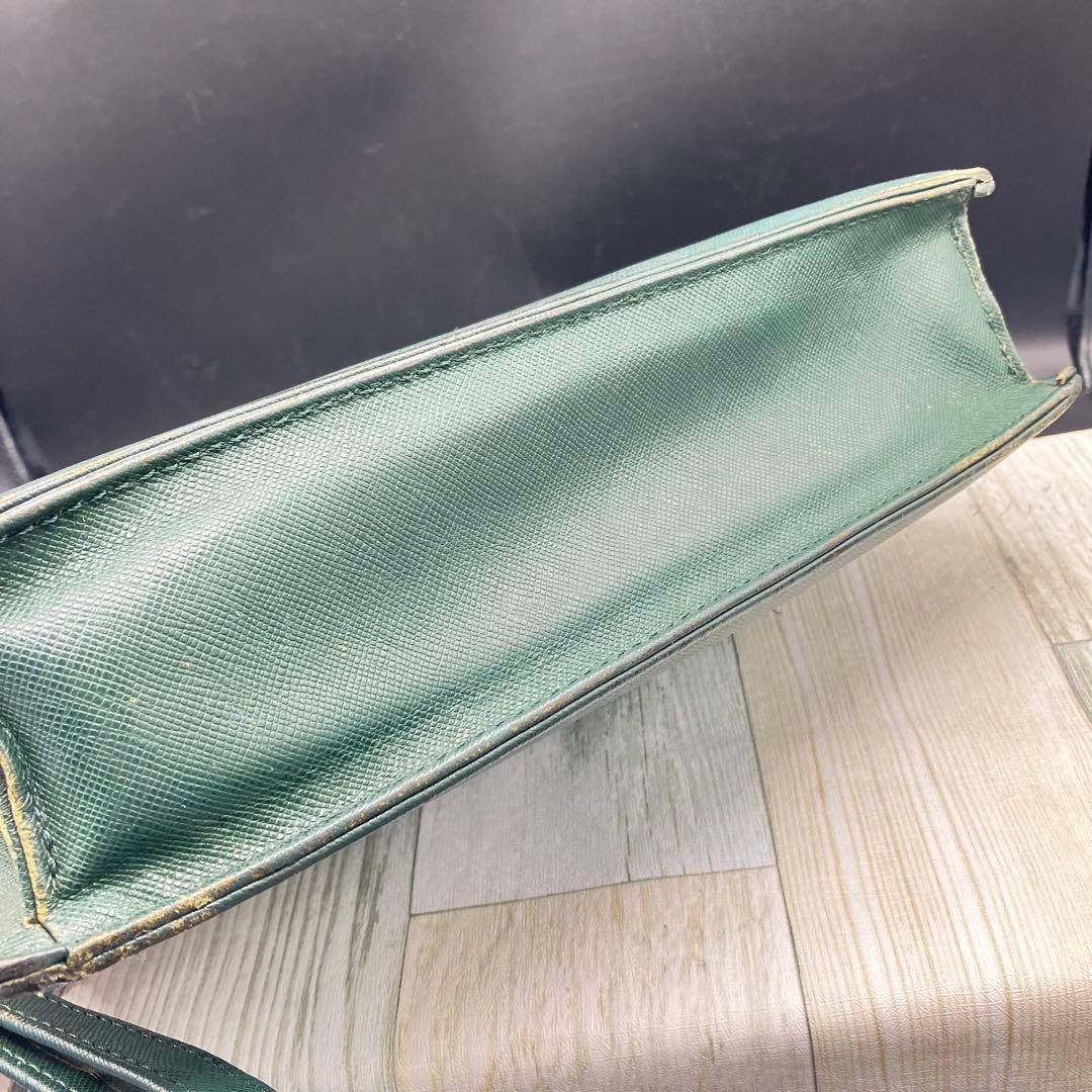 Authentic Burberry Leather Clutch Bag Green 25.7cm x 18cm x 6.5cm Damaged