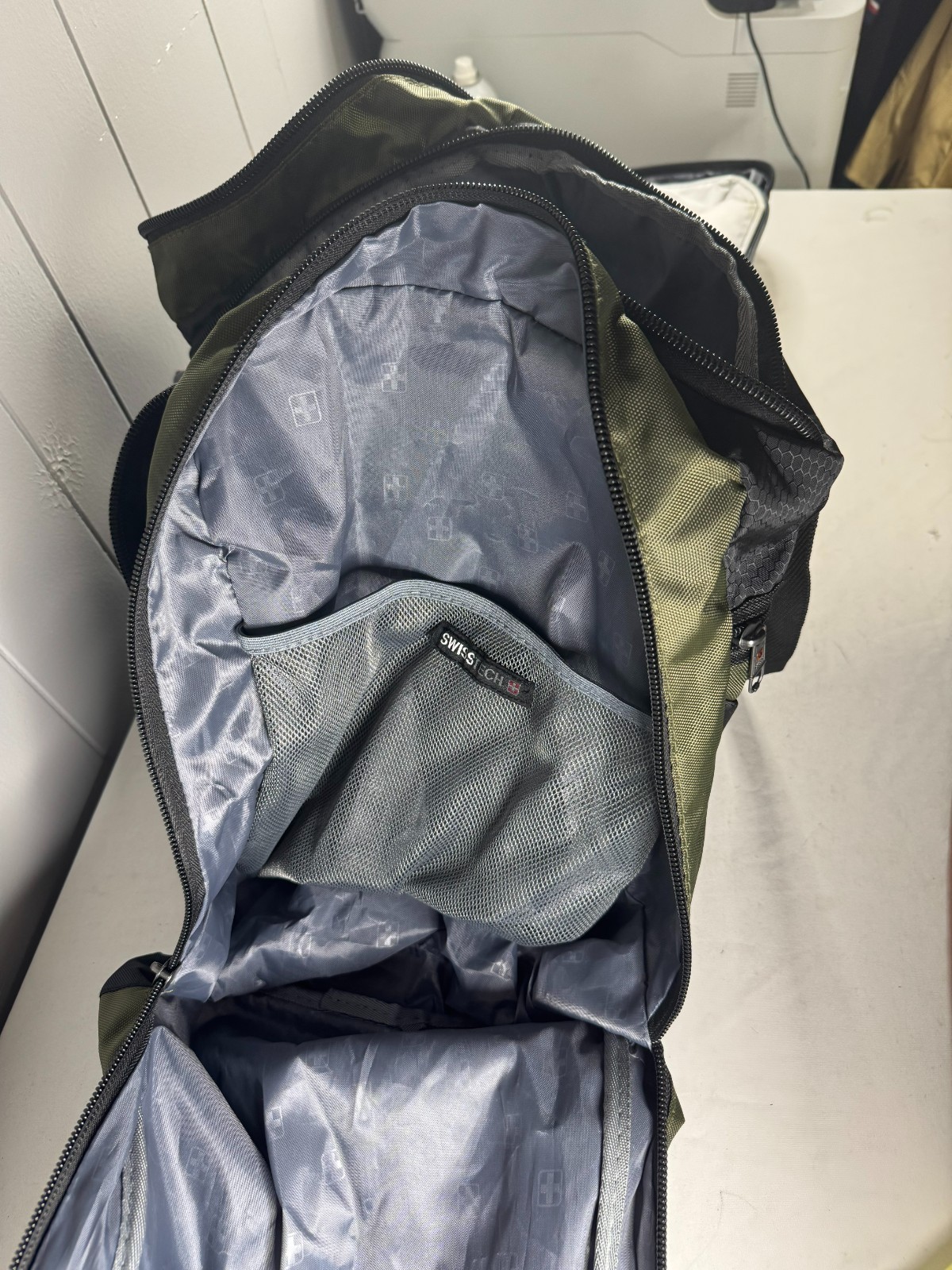 Swiss Tech Urban Trek Green Duffle Bag 28”x15”x12.5”