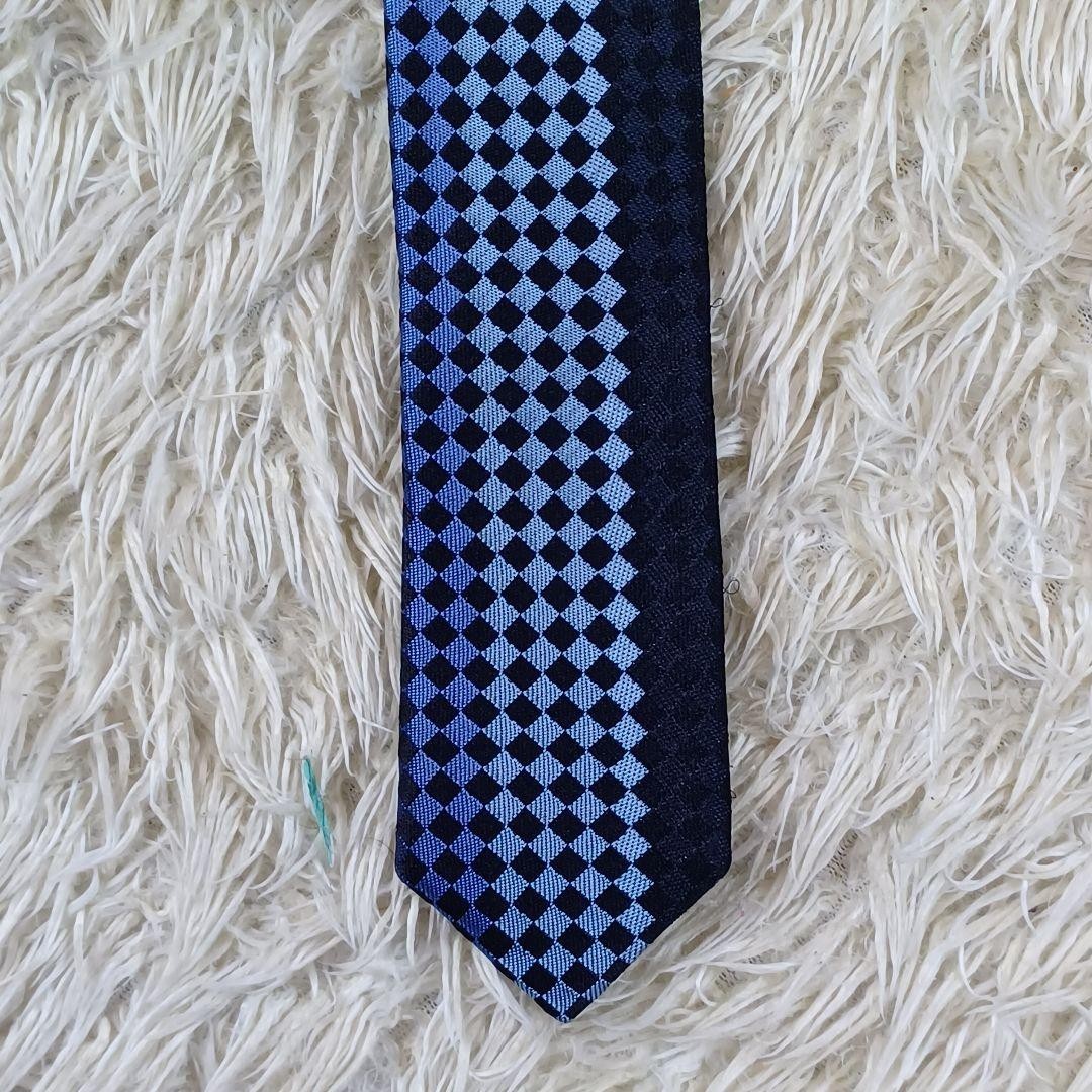 DKNY Donna Karan New York Diamond Pattern Tie Blue/Black 145cm
