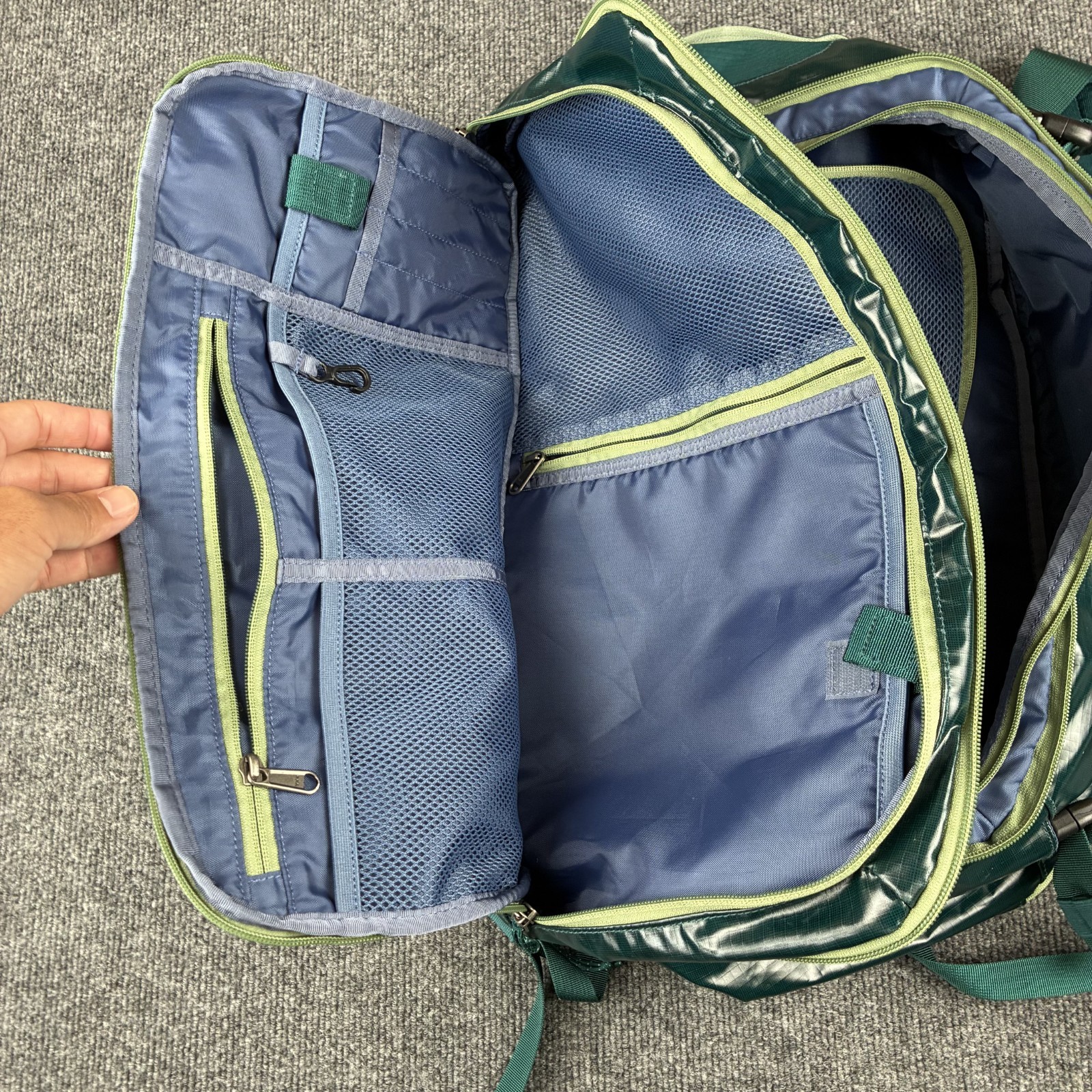 Patagonia Black Hole Mini MLC 26L Green Discontinued Backpack Luggage Shiny