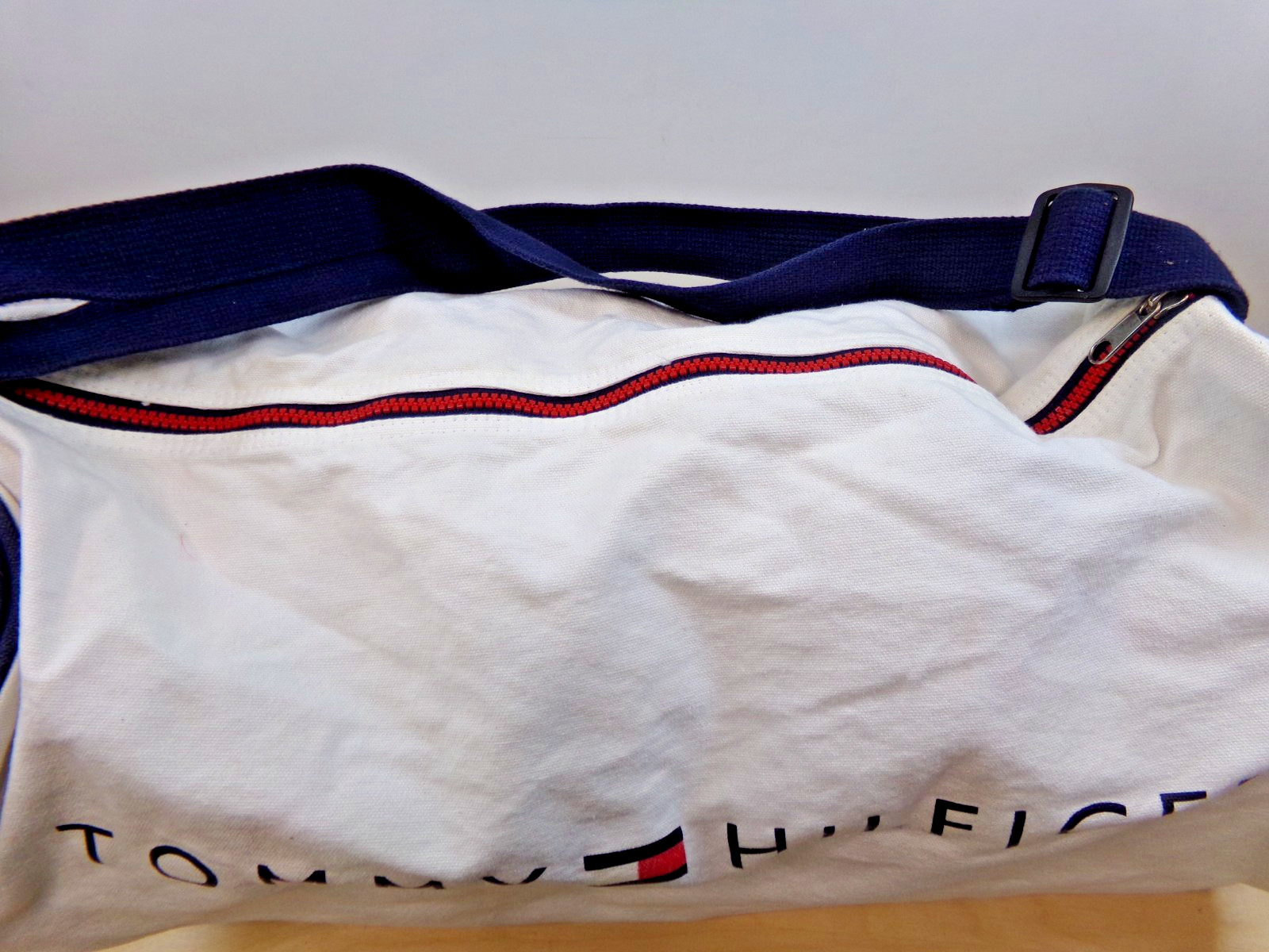 Tommy Hilfiger Vintage Classic White Travel Duffle Weekender Gym Bag Carry On