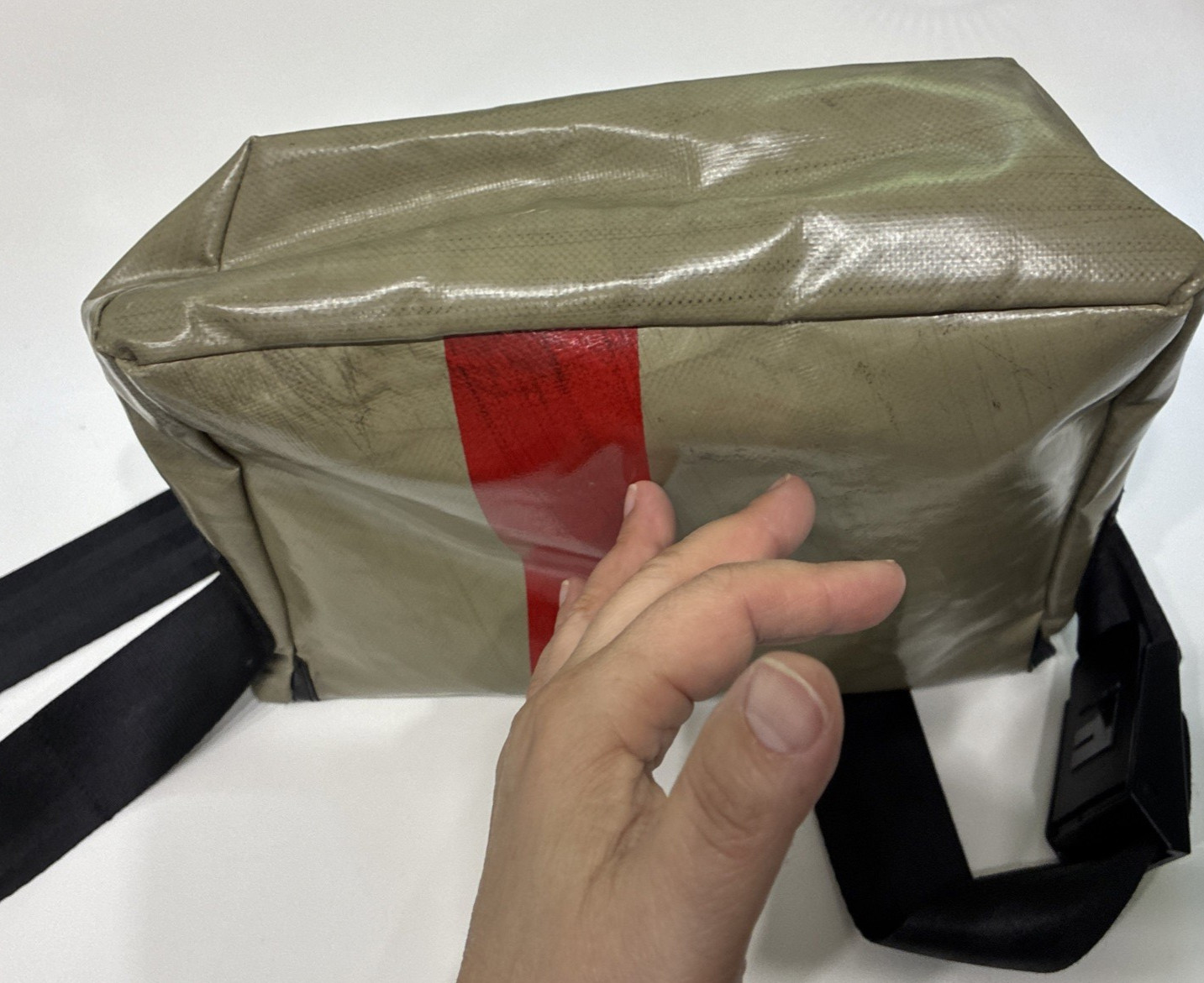 FREITAG Messenger Man Bag Beige G5.1 Greige Red Adjustable Strap Dragnet 12 x 10