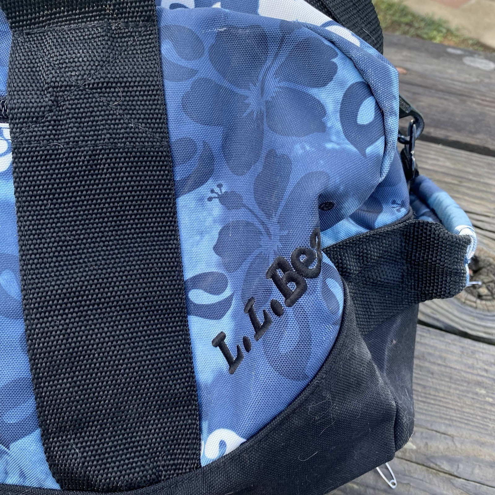 LL Bean Blue White Hibiscus Print Medium 35L Adventure Duffle Carry On Bag EUC