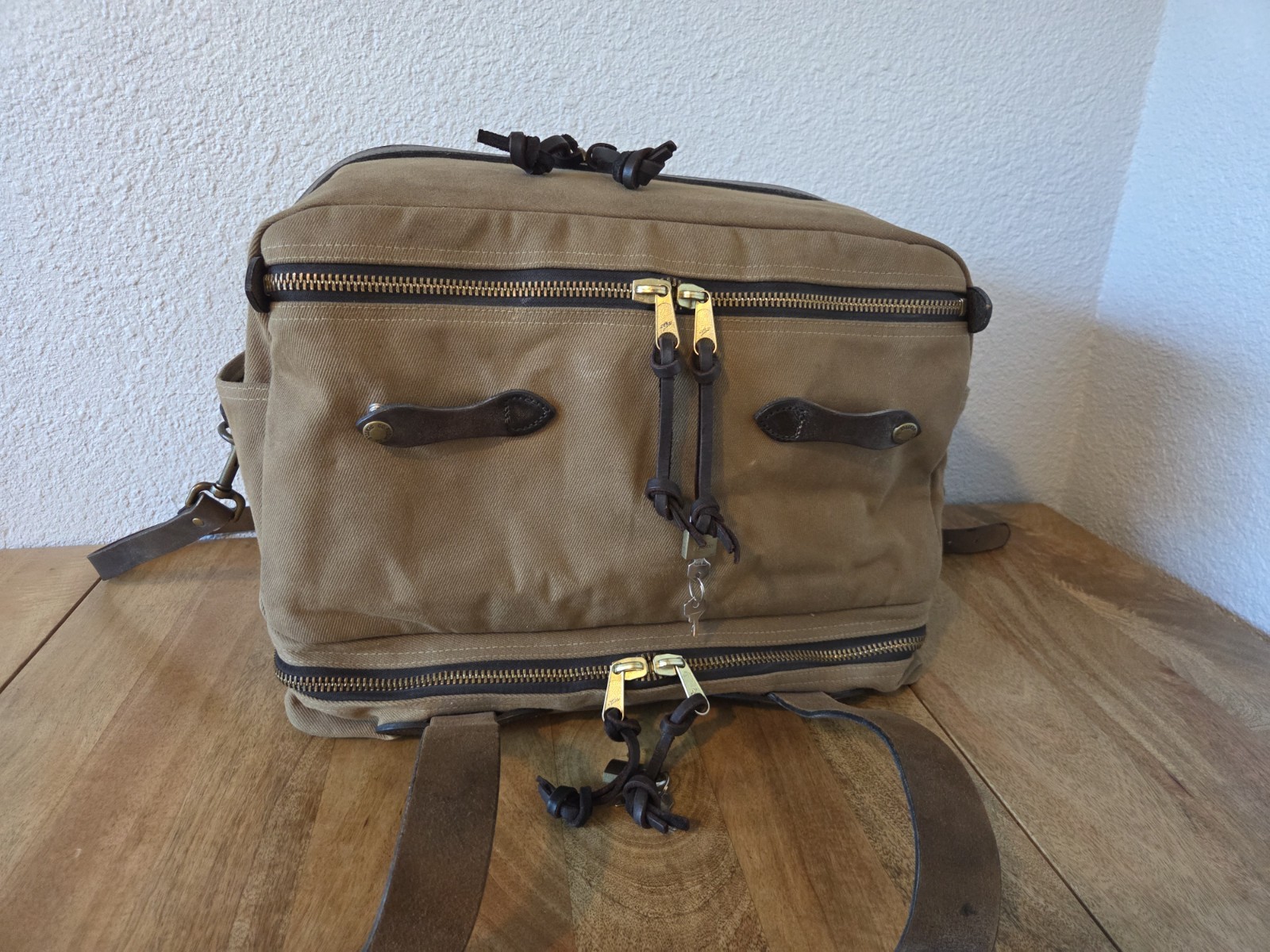 Filson Medium Rugged Twill Outfitter Bag | NWOT | Talon Era | Tan | Made in USA