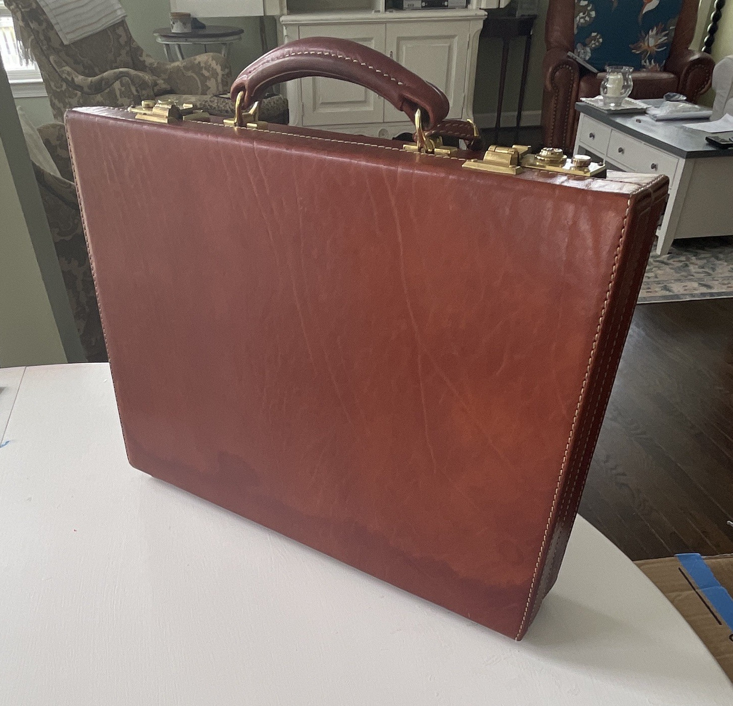 Dutch-made over-under hard-side briefcase, gold hardware – see pics
