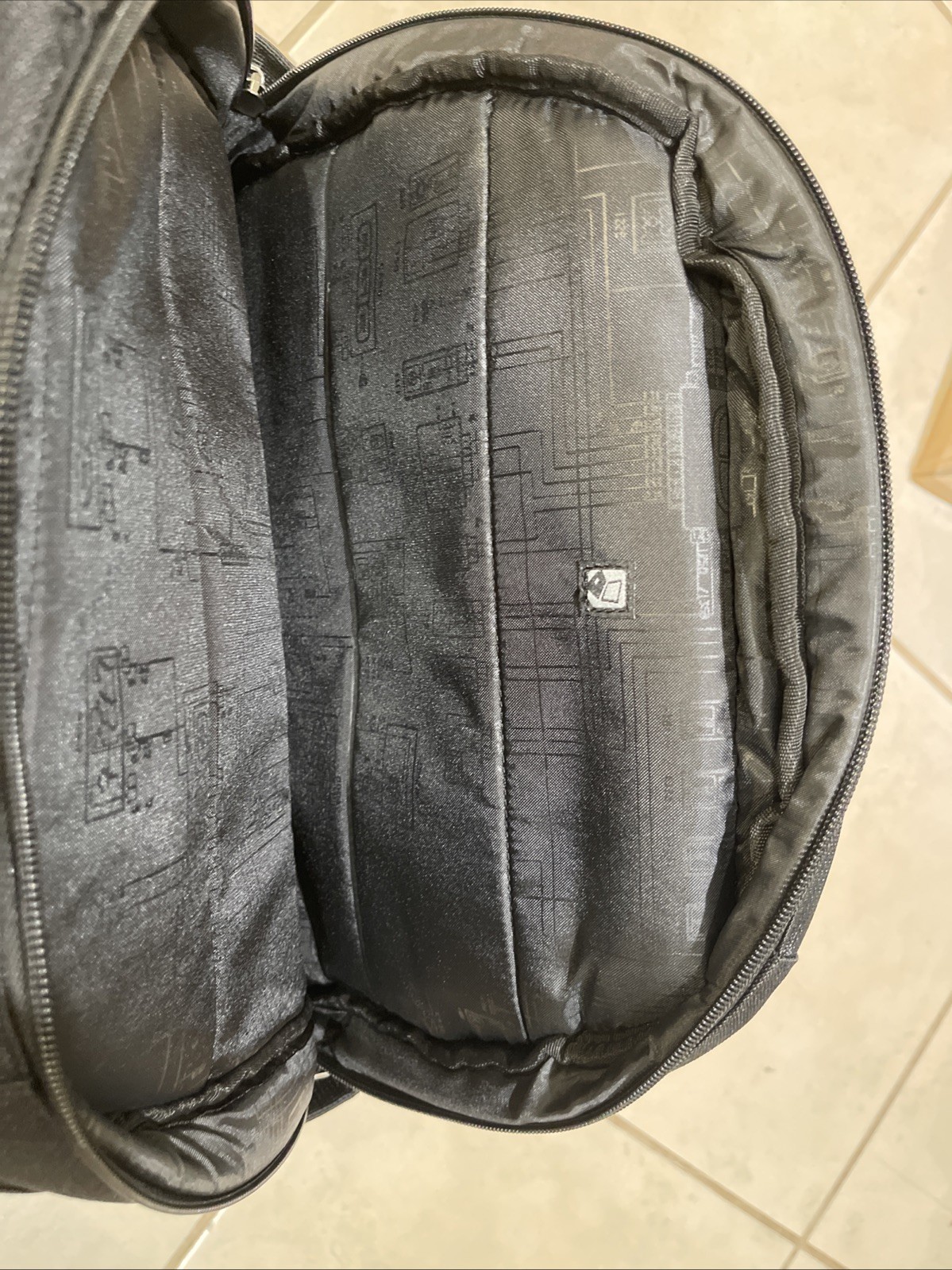 Ogio Juggernaut Backpack Cycle Bag 411043 Fits Most 17″ Laptops – Black NWT
