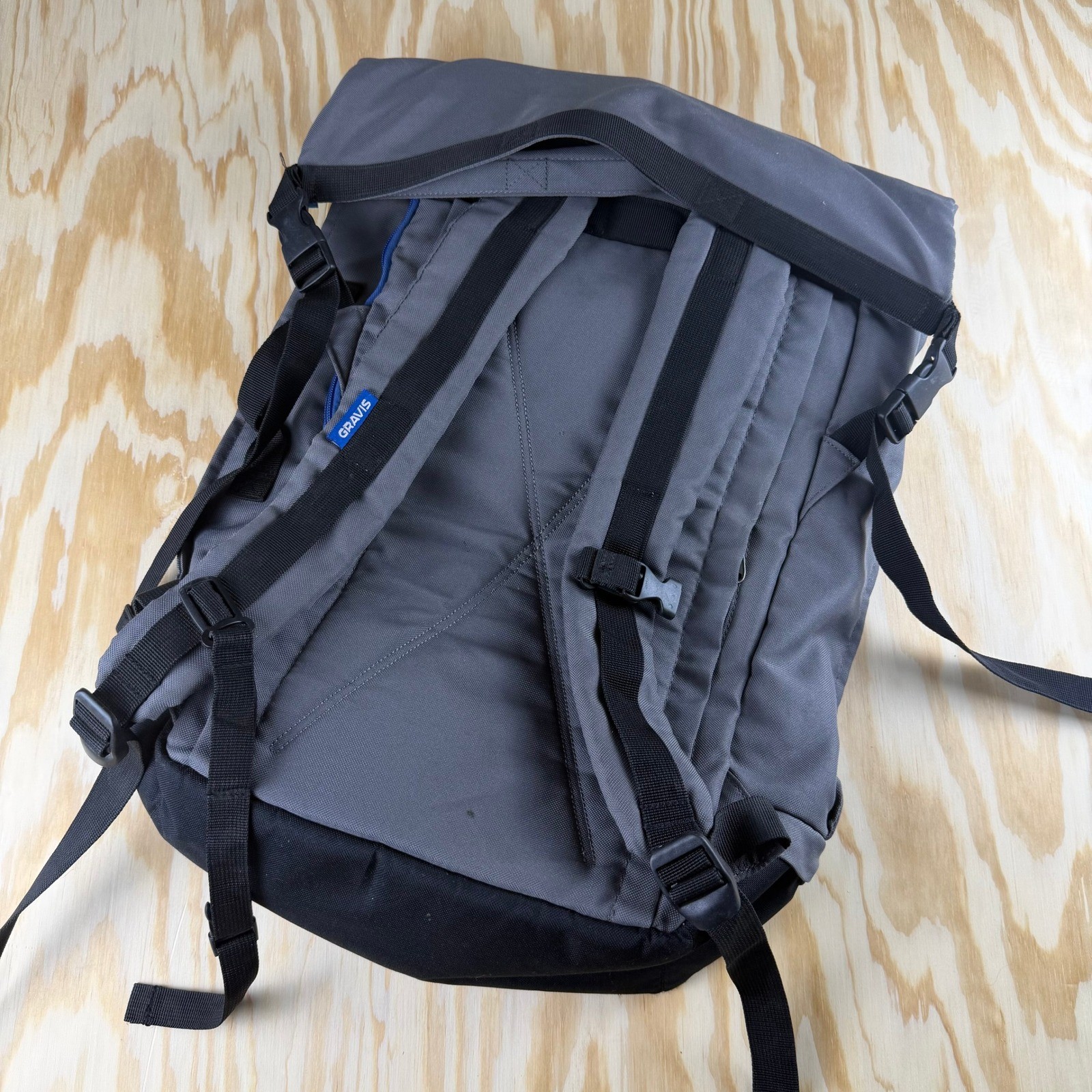 Gravis Skateboard Backpack Grey Black Blue Board Straps Padded Laptop Sleeve