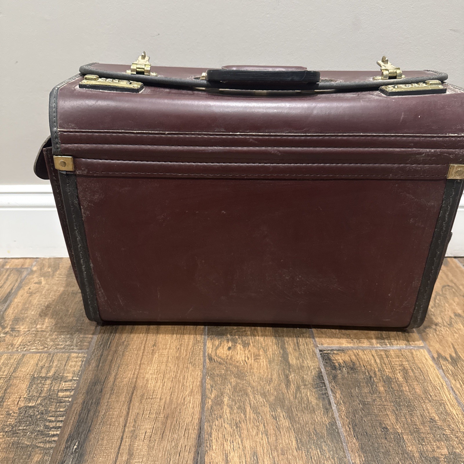 Retro Combination lock Leather Attache Case Do not have combination