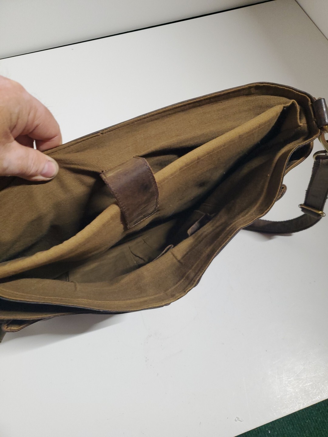 KomalC 16″ Leather Briefcase Laptop Messenger Bag/Brown/Distressed (T1)