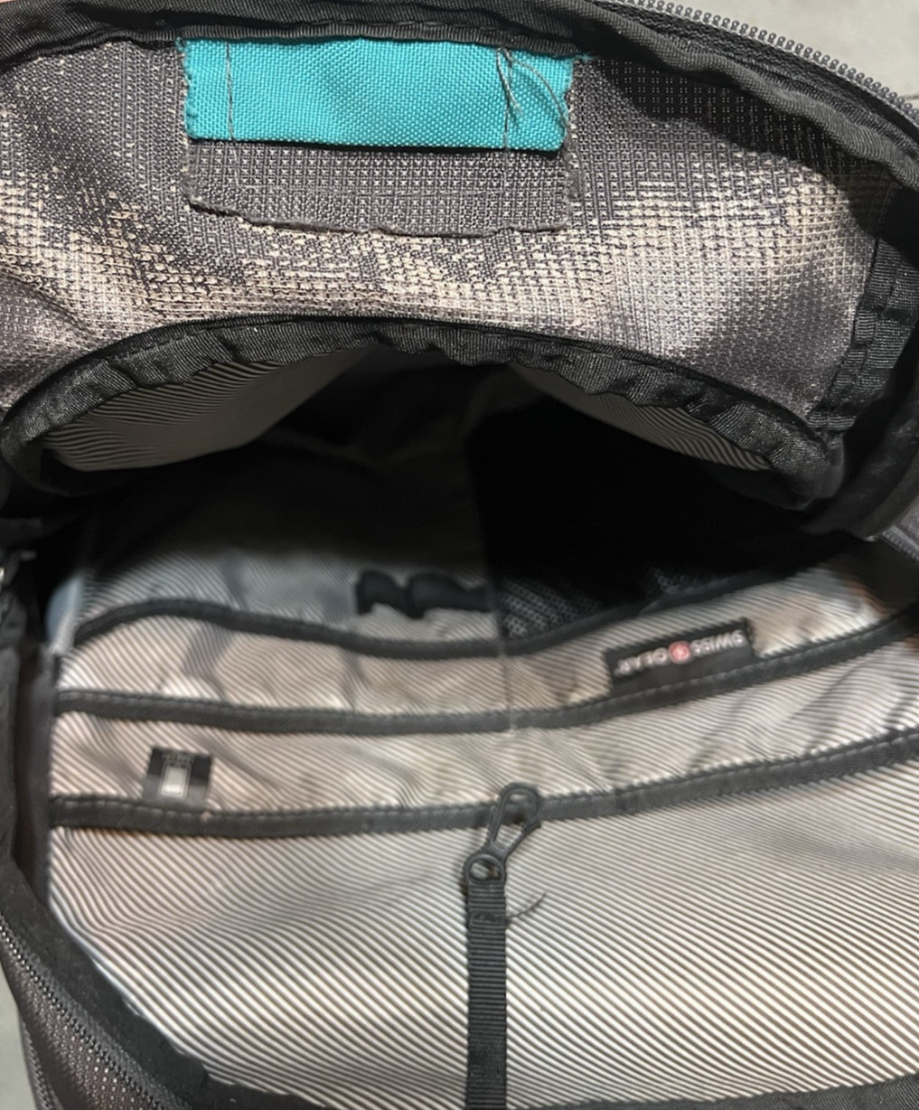 Swiss Gear Airflow backpack padded laptop tablet bag 18″ x 15″ x 8″ black & blue