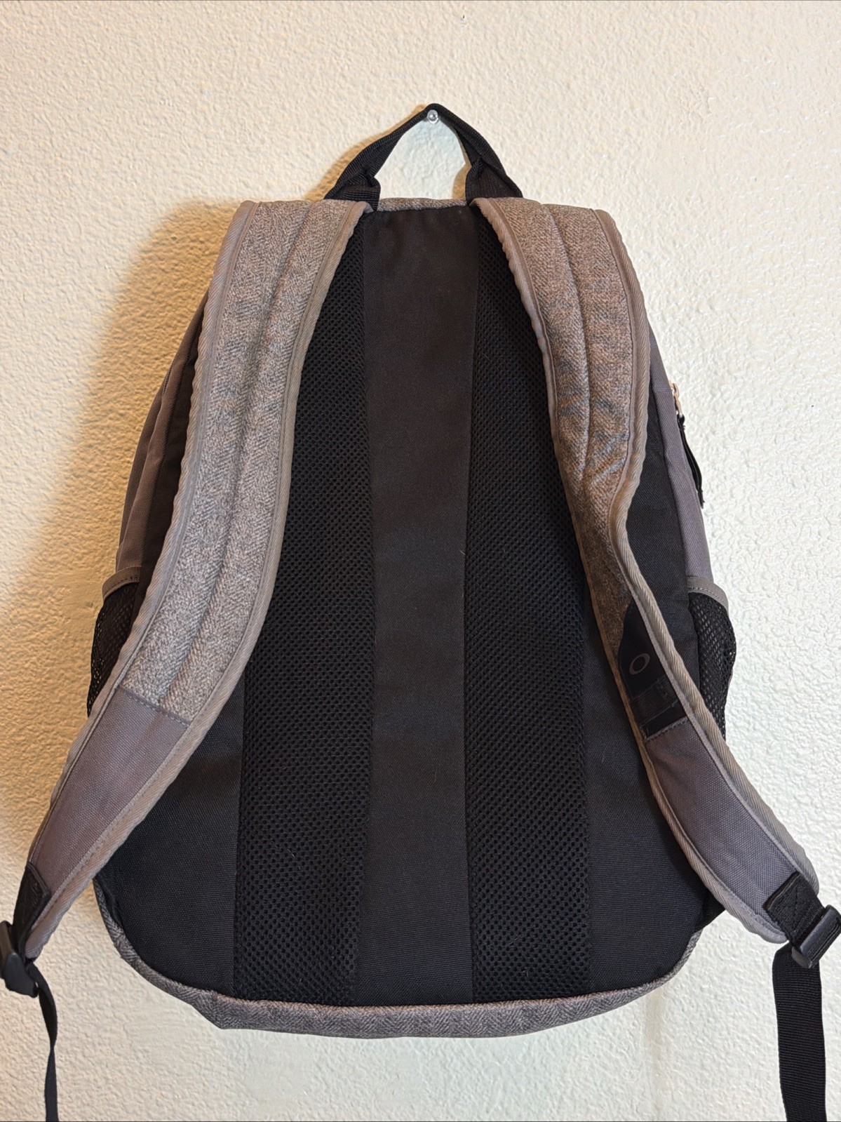 Oakley Backpack 5 Speed Pack Gray Travel Commute School Work 19×12.5×7