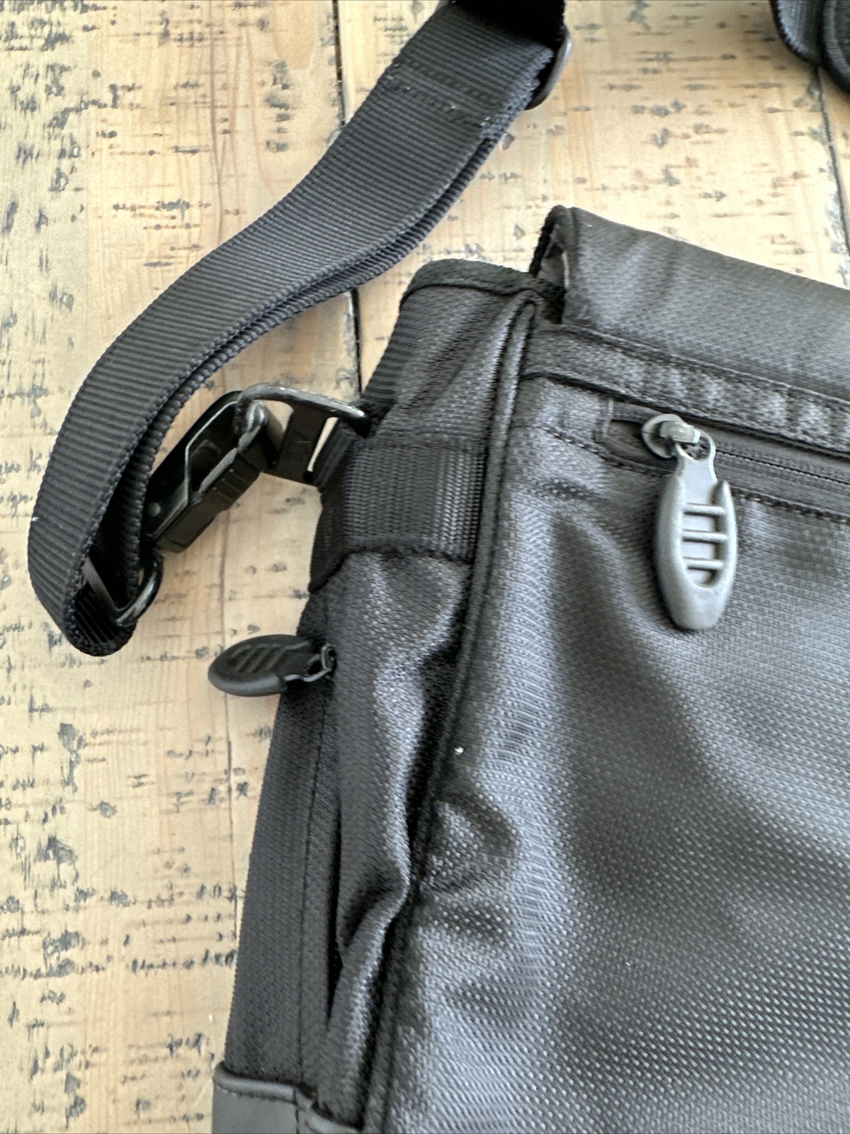 TUMI T2 Black Ballistic Nylon Carry On MESSENGER Bag Shoulder Laptop Tote 508C