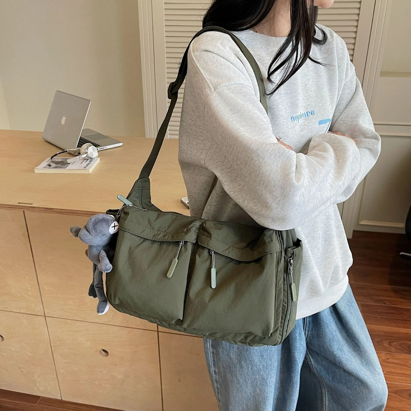 Casual Multi-pocket Messenger Bag Men Women Shoulder Bag Travel Sport Bag