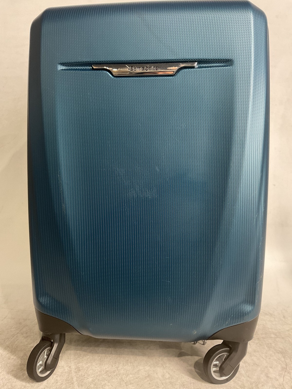 Samsonite Winfield 3 DLX Spinner Navy Carry On 20 Inch U2