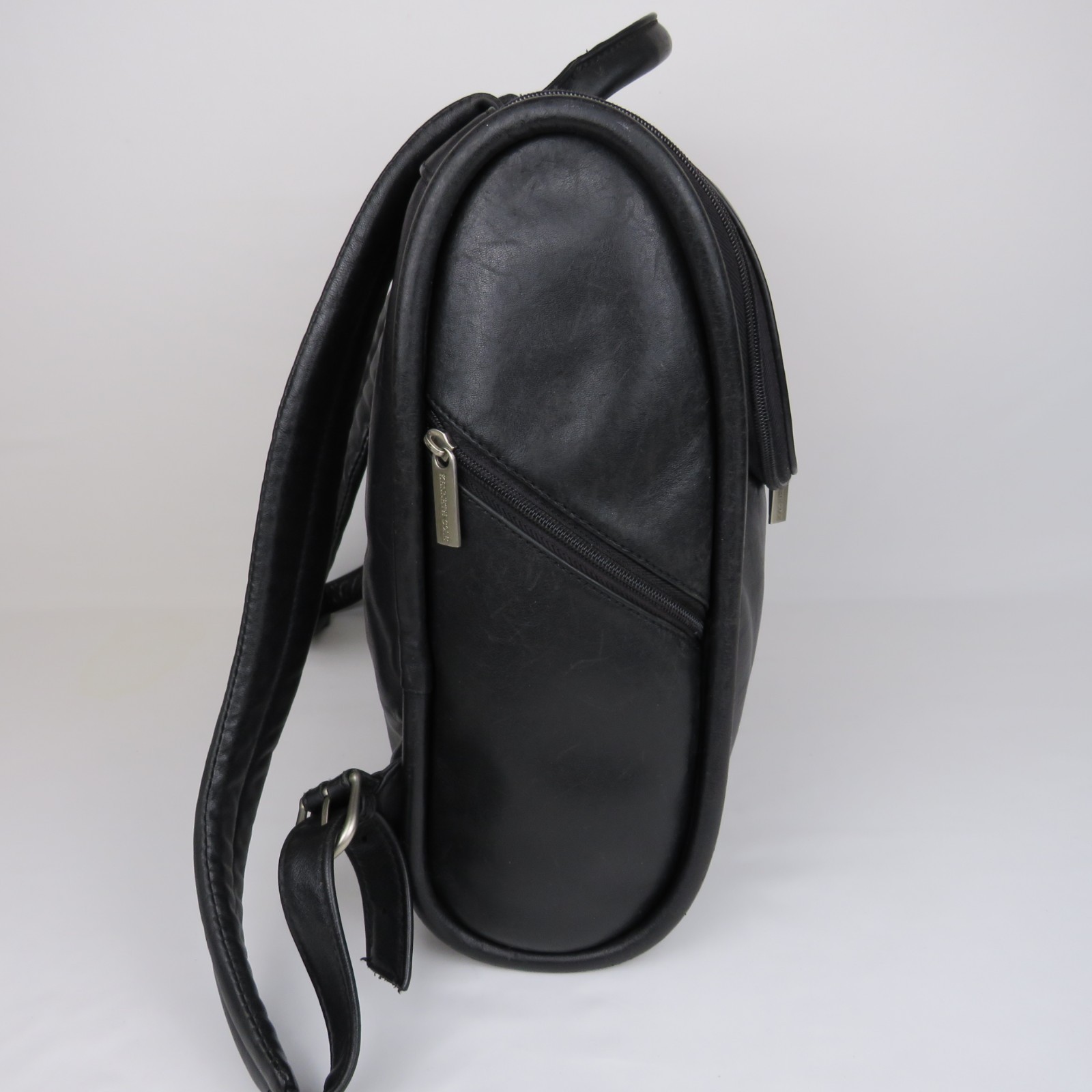 Kenneth Cole Black Leather Backpack Zipper Flap Padded Adjustable Straps Roomy