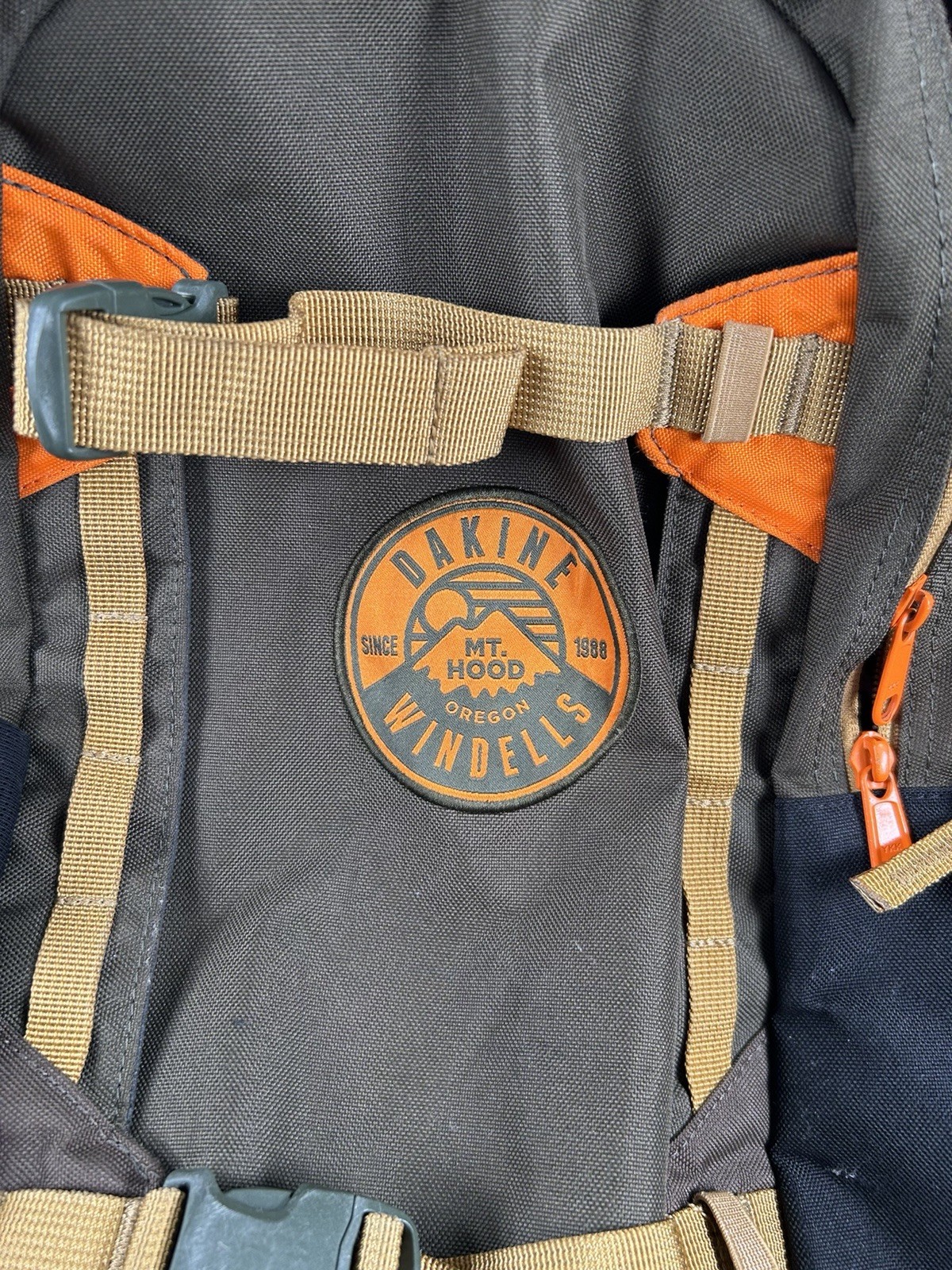 Dakine Windells Mission 25L Snowboard Backpack Mt. Hood READ
