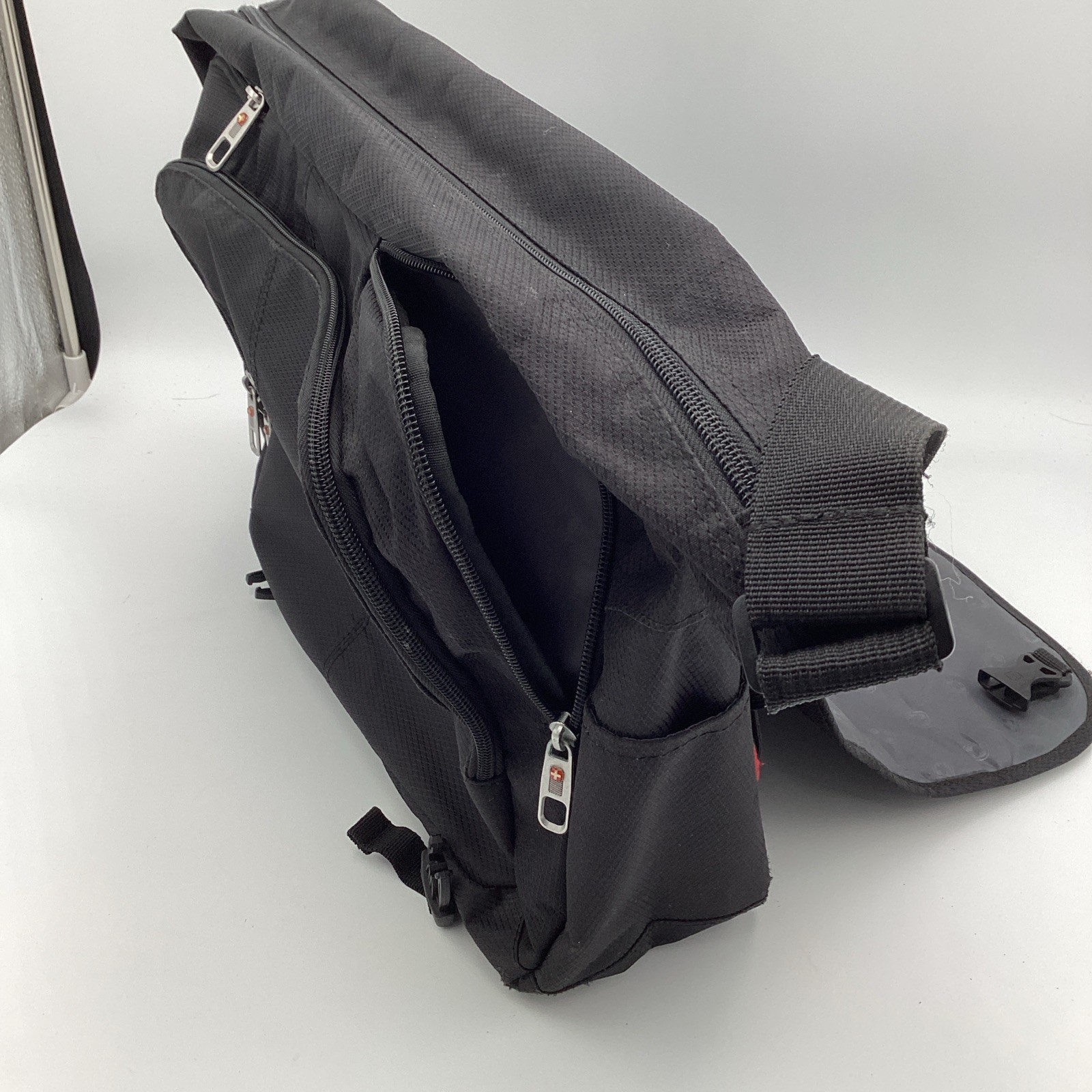 SwissGear Laptop Messenger Bag 16” Briefcase Shoulder Strap Travel Case Wegner