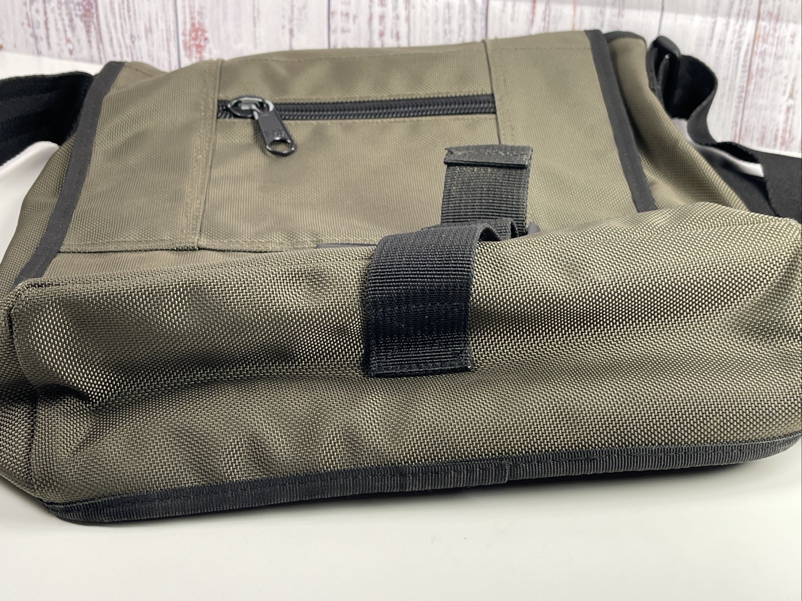 GAP 2004 Retro Y2K Green Nylon Crossbody Messenger Laptop Bag 15″ EUC