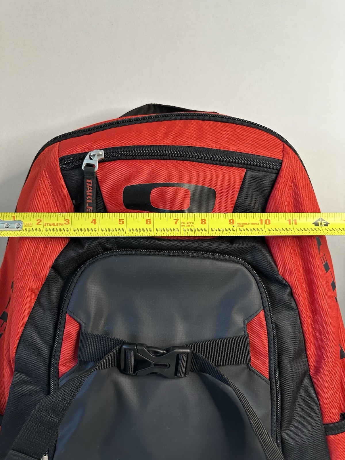Oakley Backpack Red/Black with Padded Back Panel & Front Pocket N/W/T (Defects)