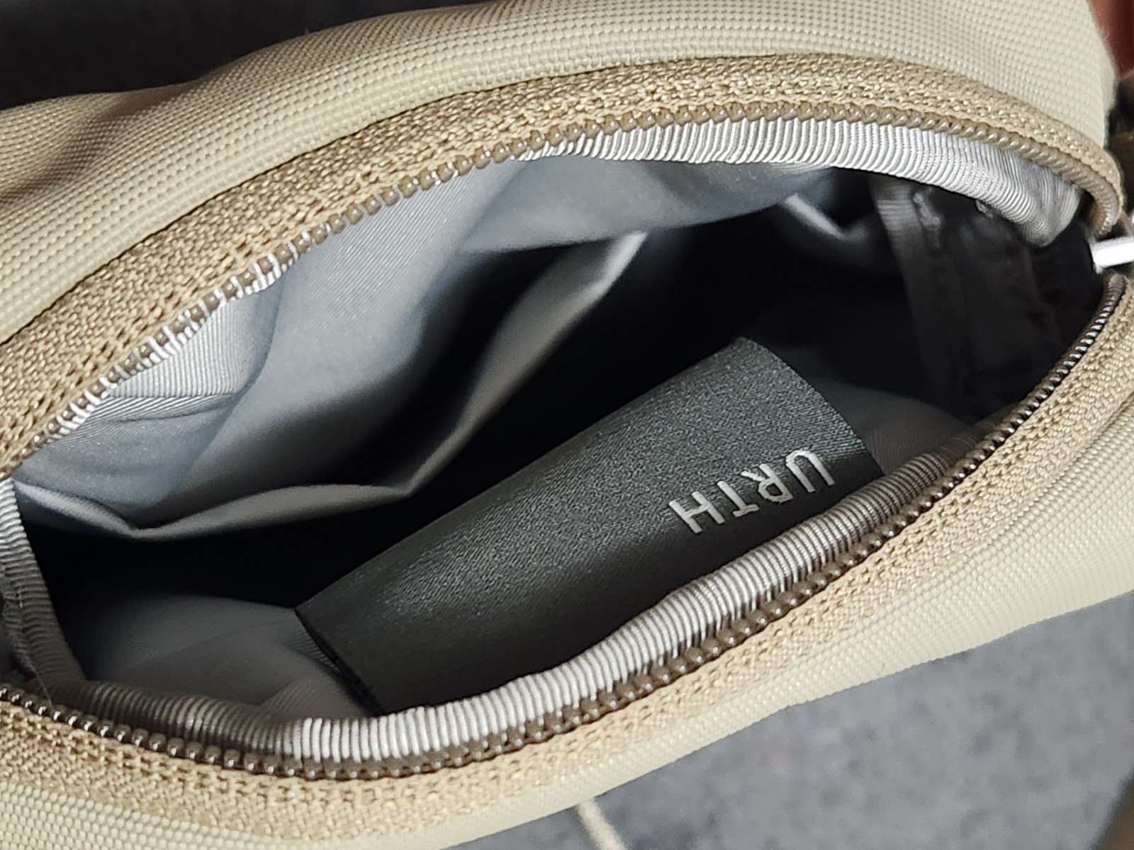 URTH Beige Solid Crossbody Bag, Zip Closure, Andesite Camera Pouch