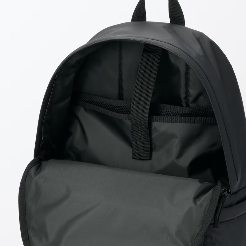 MUJI Water-repellent padded backpack to reduce shoulder strain from japan