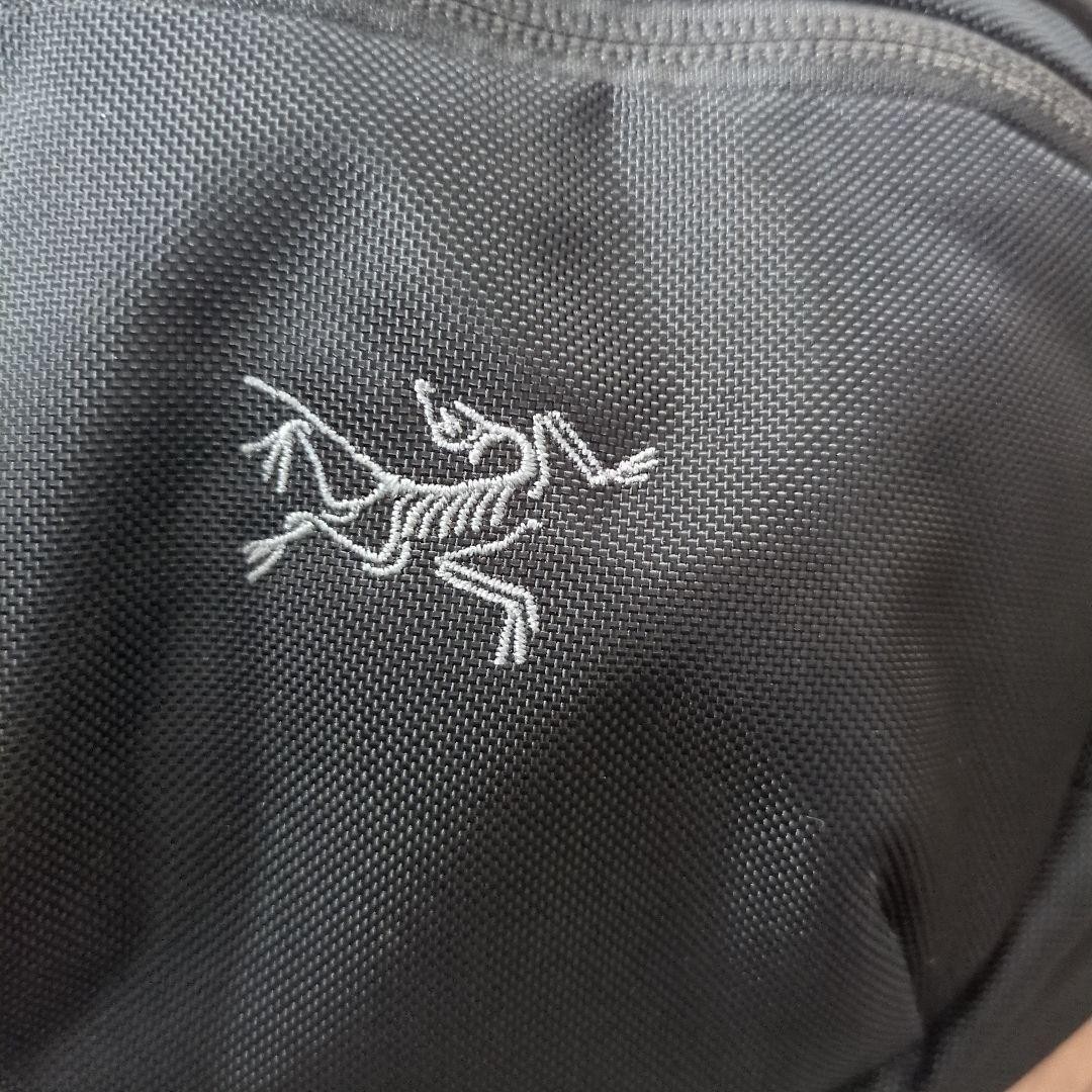ARC’TERYX Black Shoulder Bag Unused Compact Crossbody 18x24cm