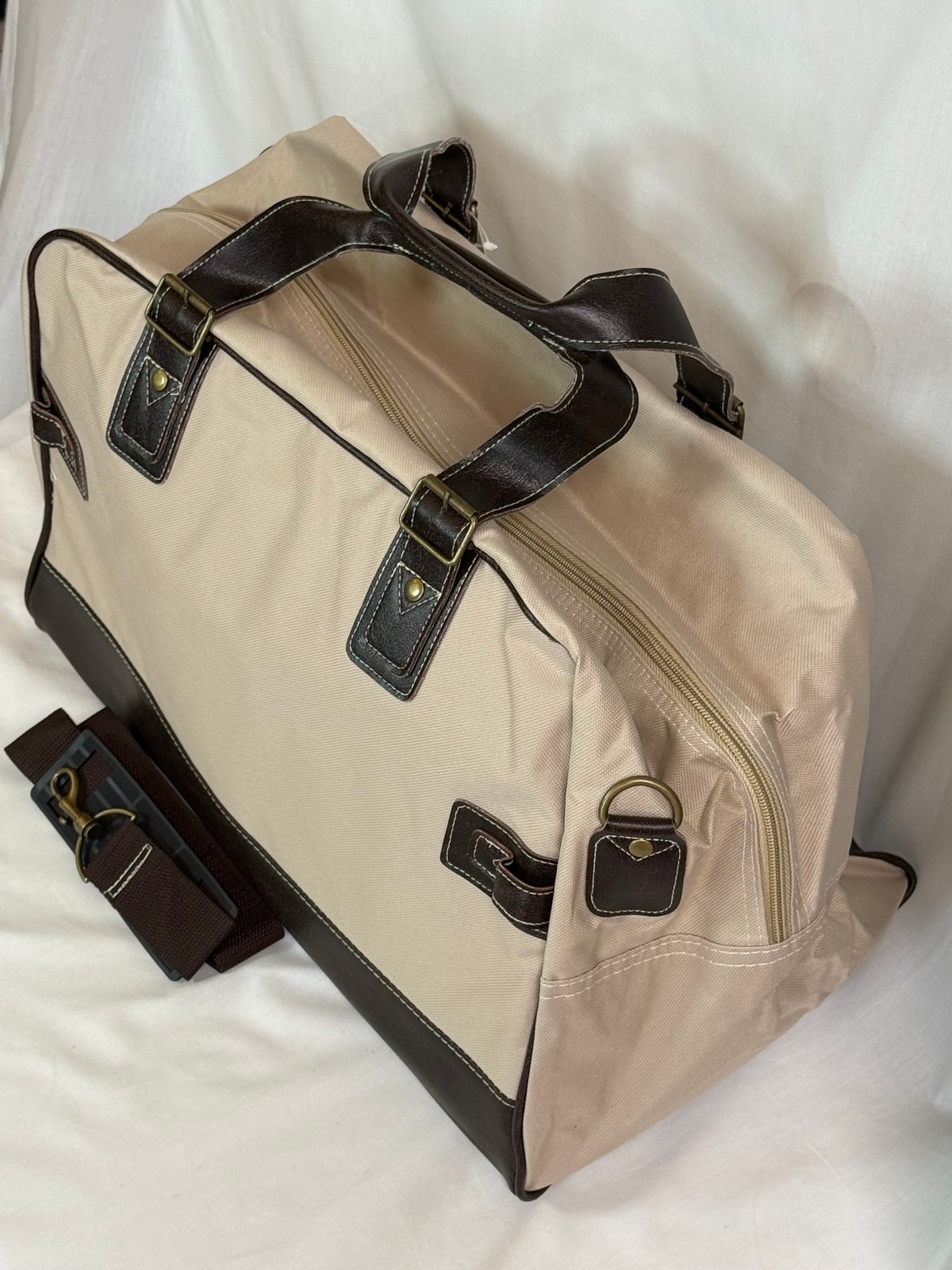 NWT GNBI Duffle Gym Carry On Weekender Travel Bag – Tan and Brown – Nice!